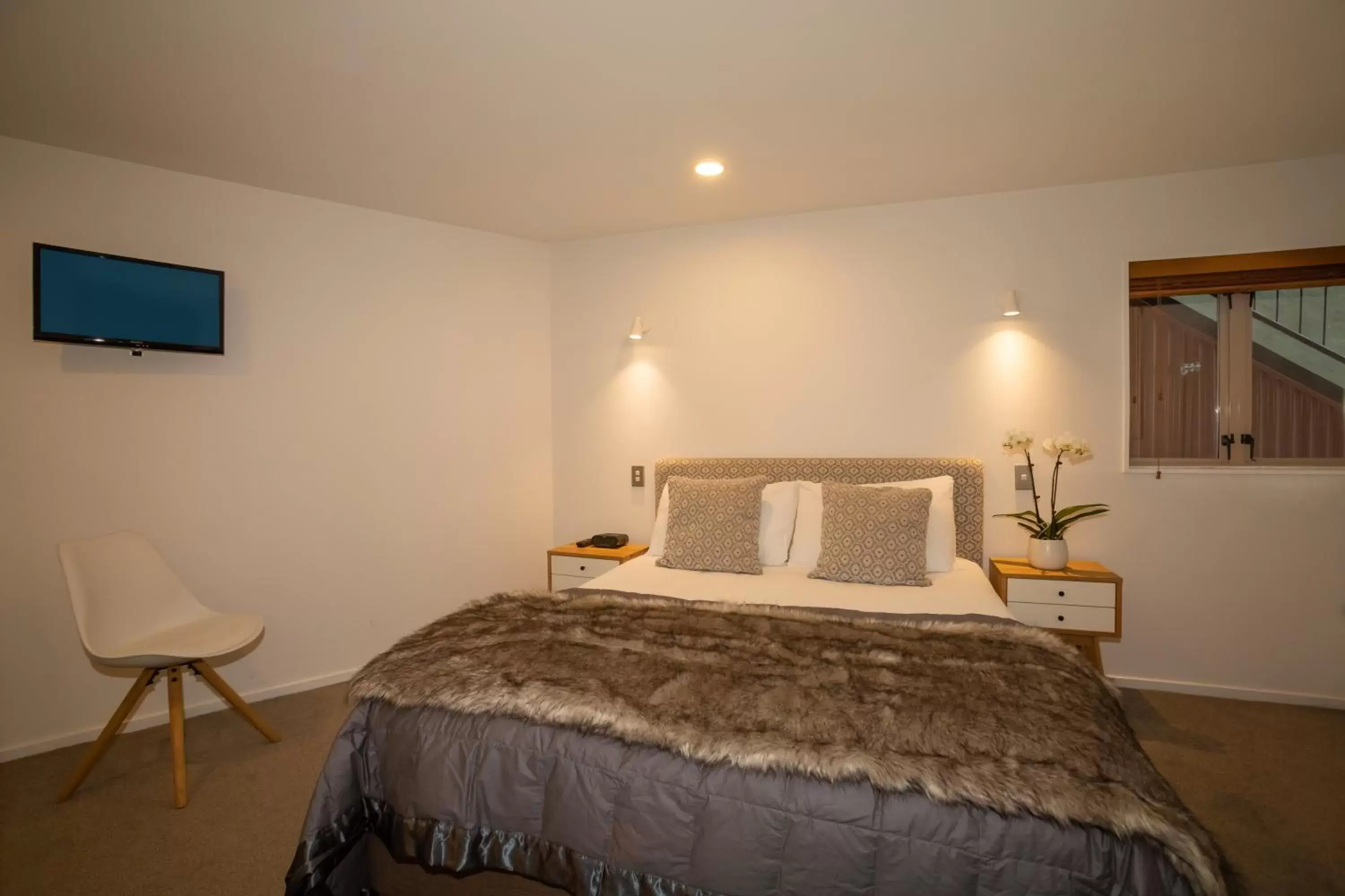 Bedroom, Bed in Cranbury Court Apartments