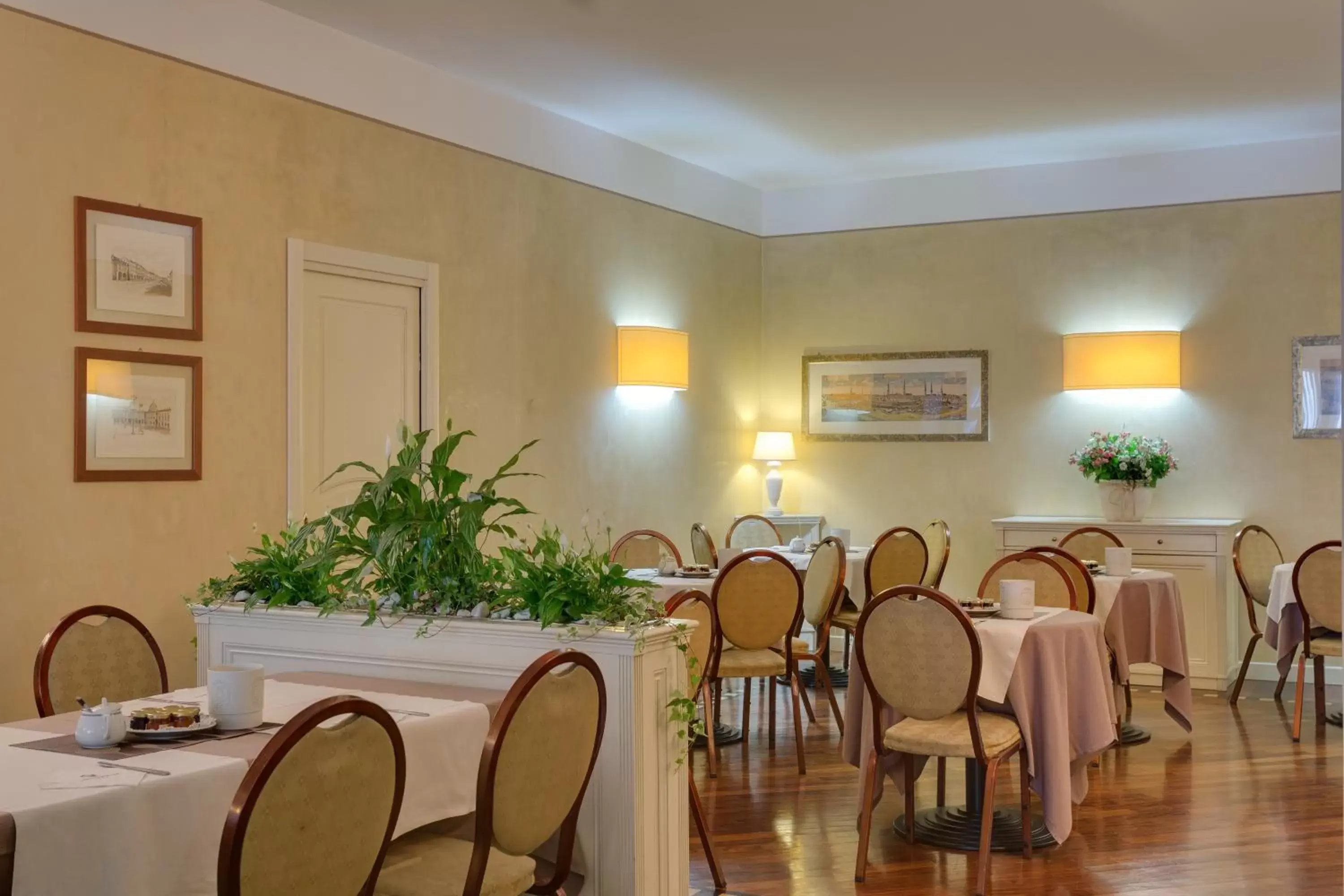 Lounge or bar, Restaurant/Places to Eat in Hotel Continental Brescia