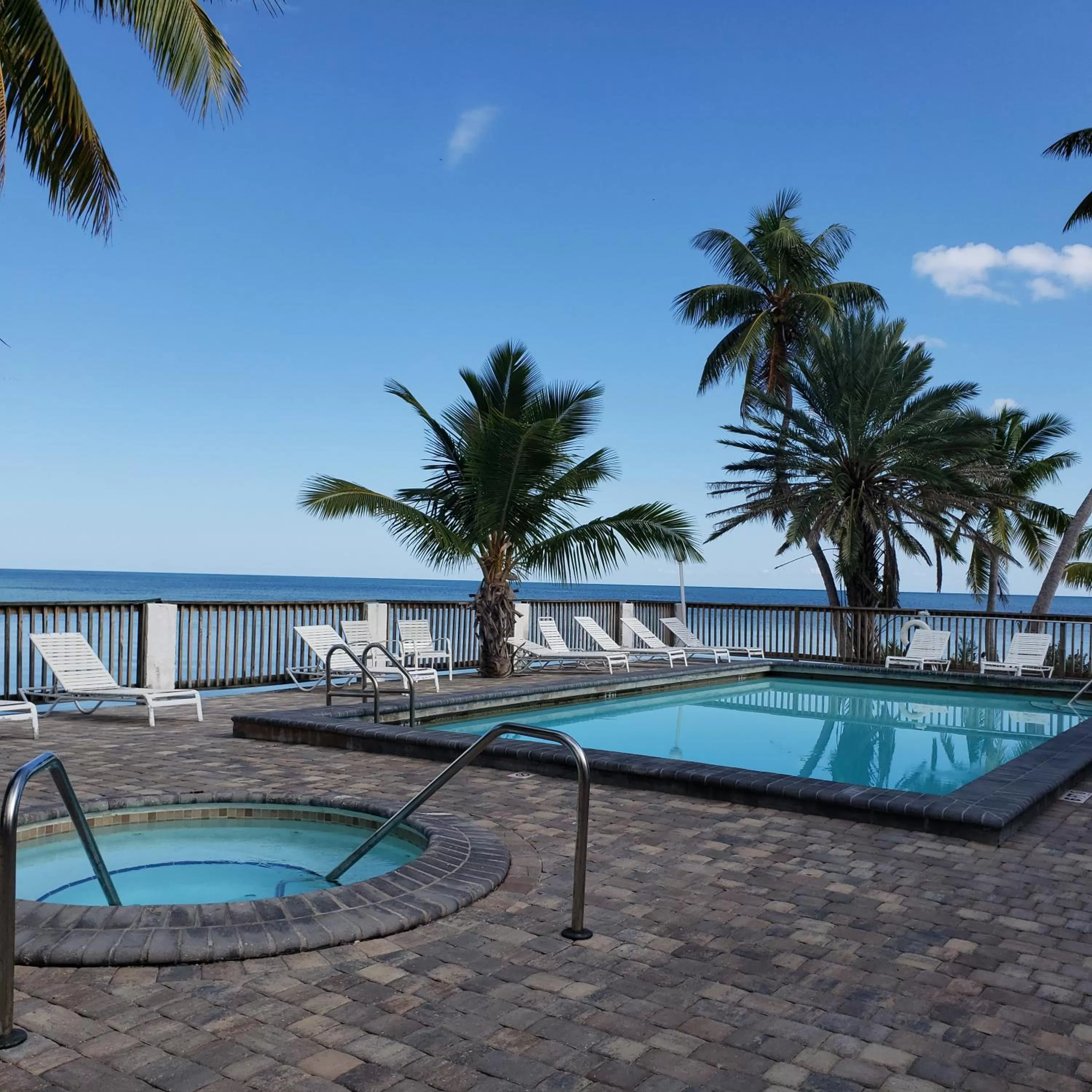 Swimming pool in Rainbow Bend Resort