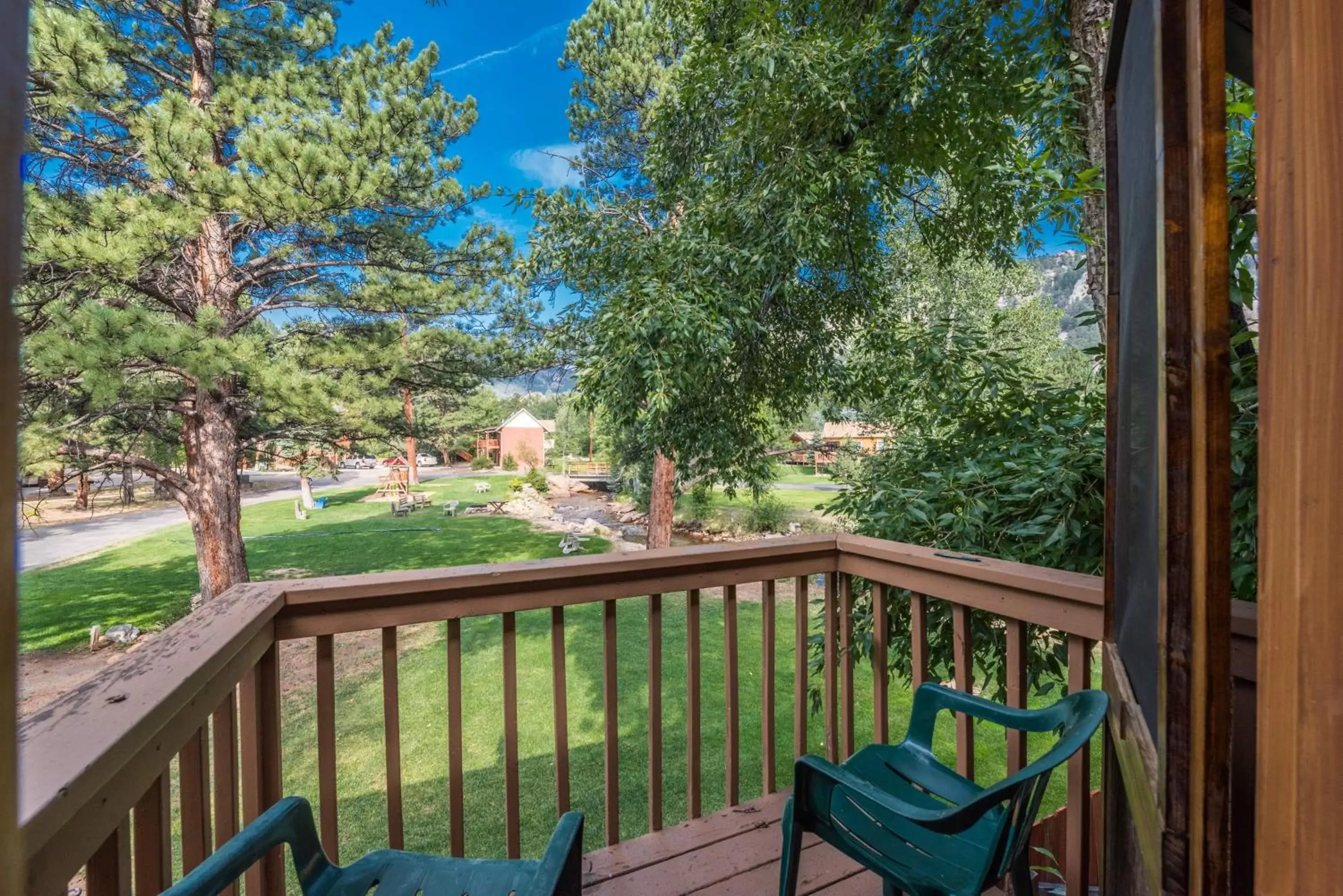 Balcony/Terrace in 4 Seasons Inn on Fall River