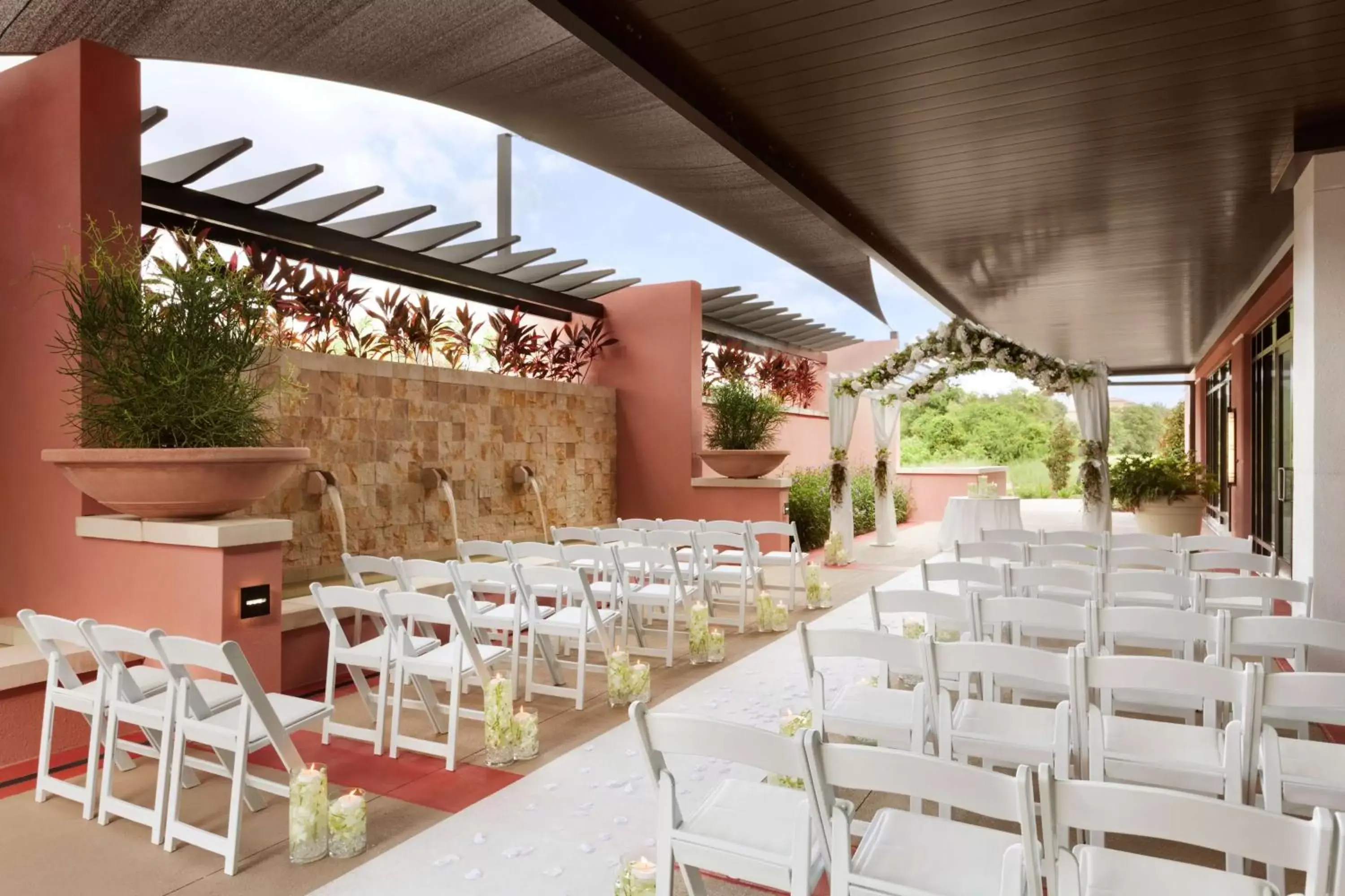 Property building in Embassy Suites by Hilton Orlando Lake Buena Vista South Property building in Embassy Suites by Hilton Orlando Lake Buena Vista South