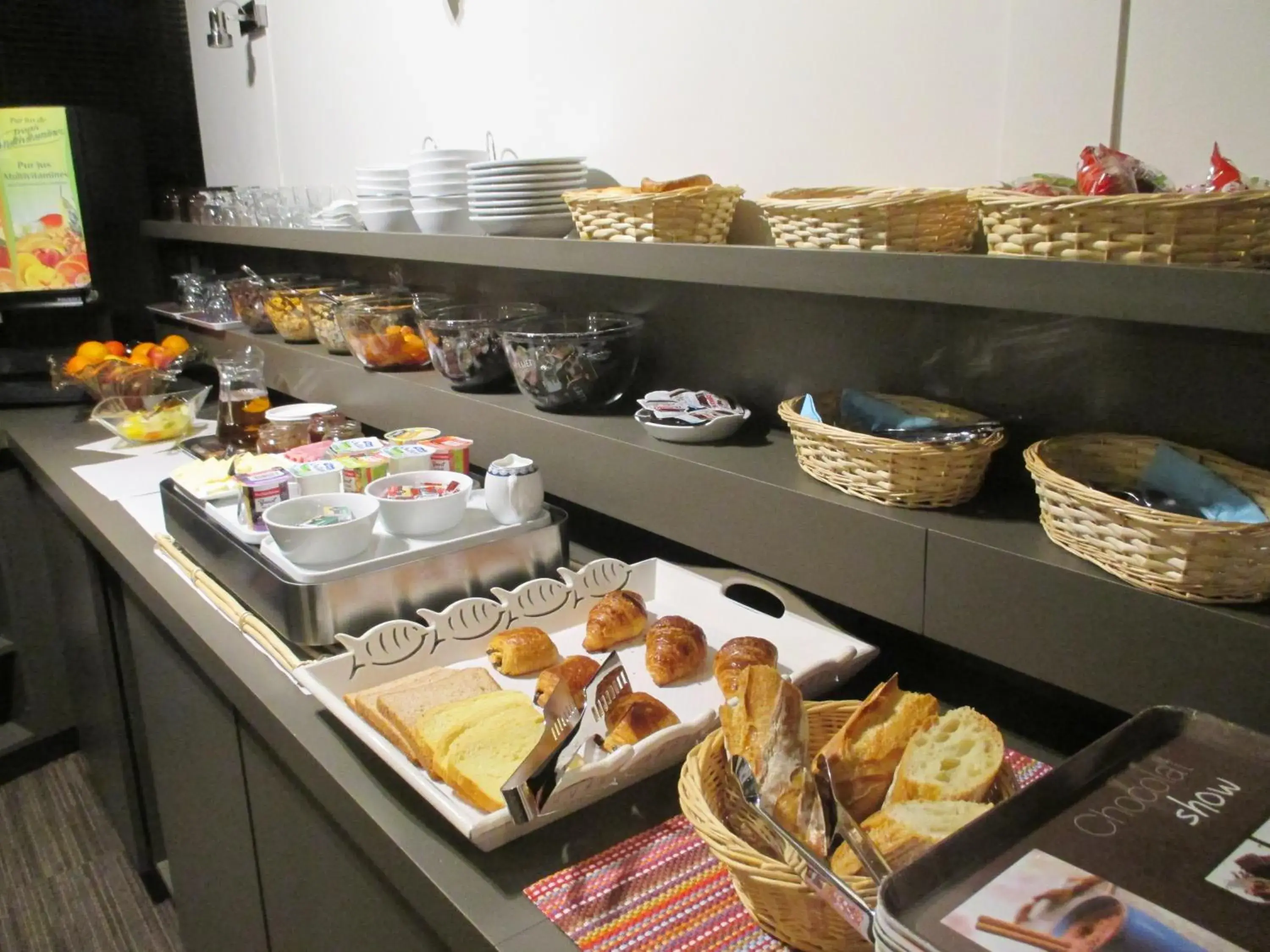 Food in INTER-HOTEL Saint-Malo Ouest Le Crystal