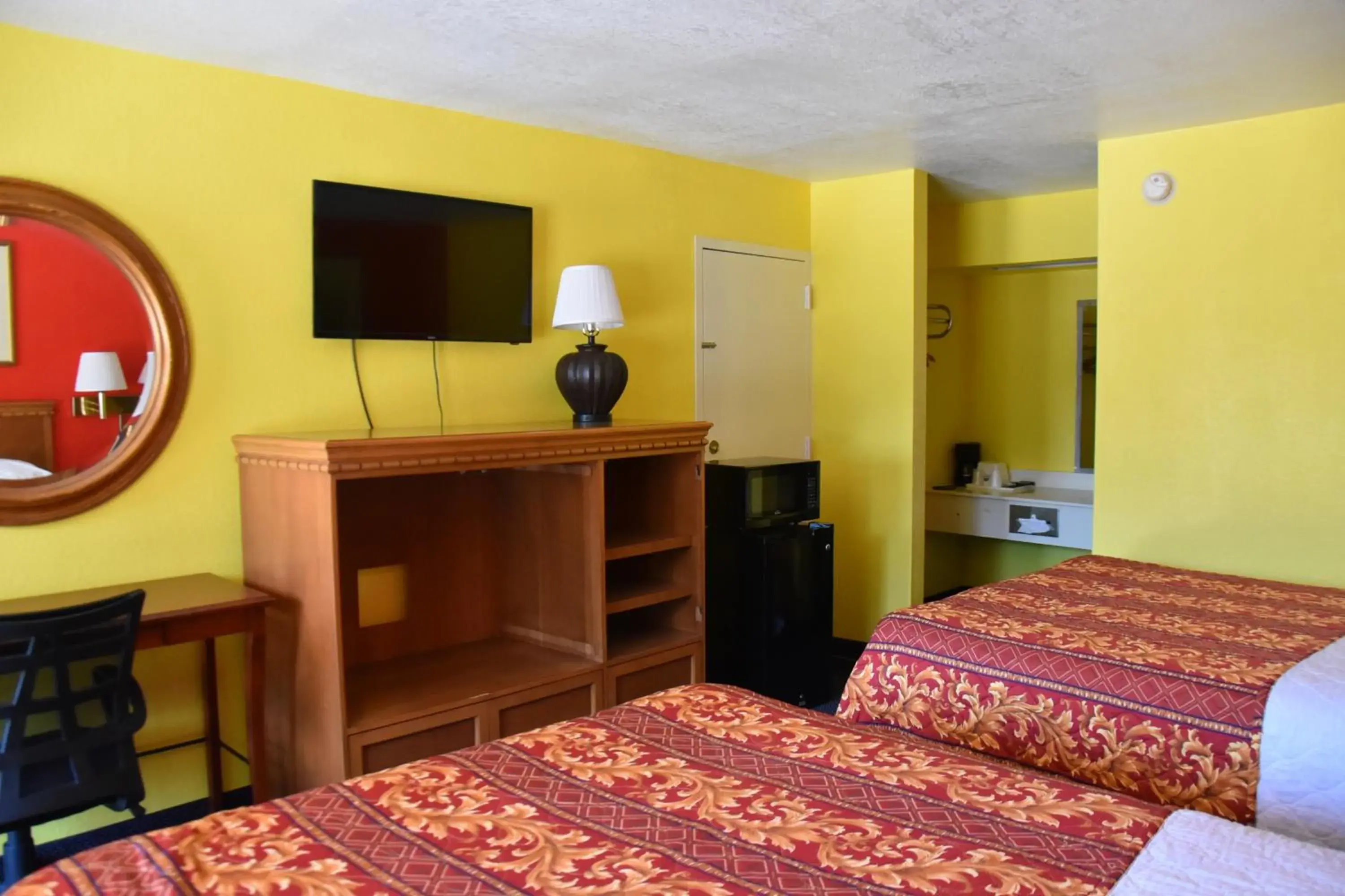 Bed in Homeplace Inn Bed in Homeplace Inn