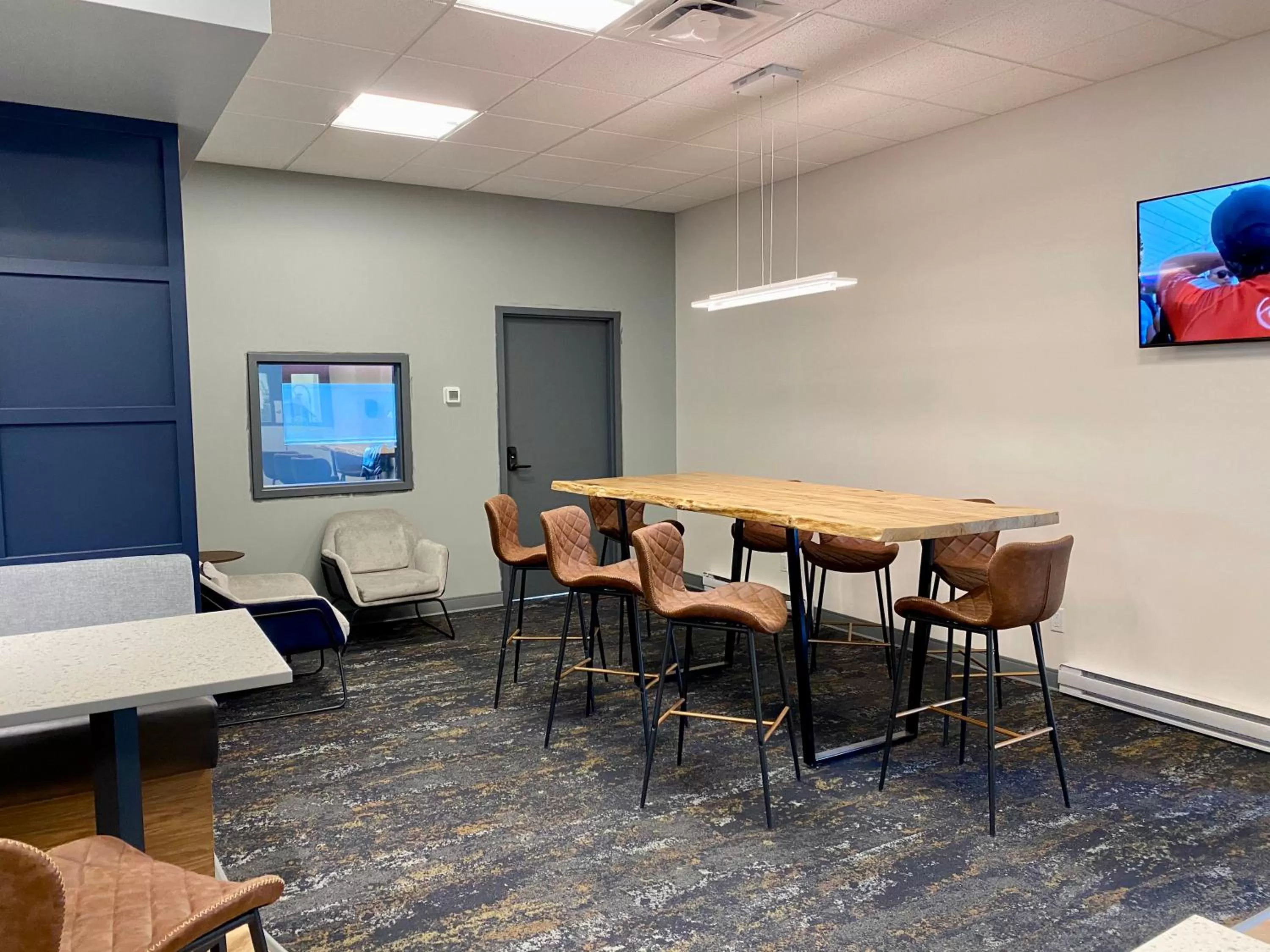 Coffee/tea facilities in Howard Johnson by Wyndham Winnipeg West