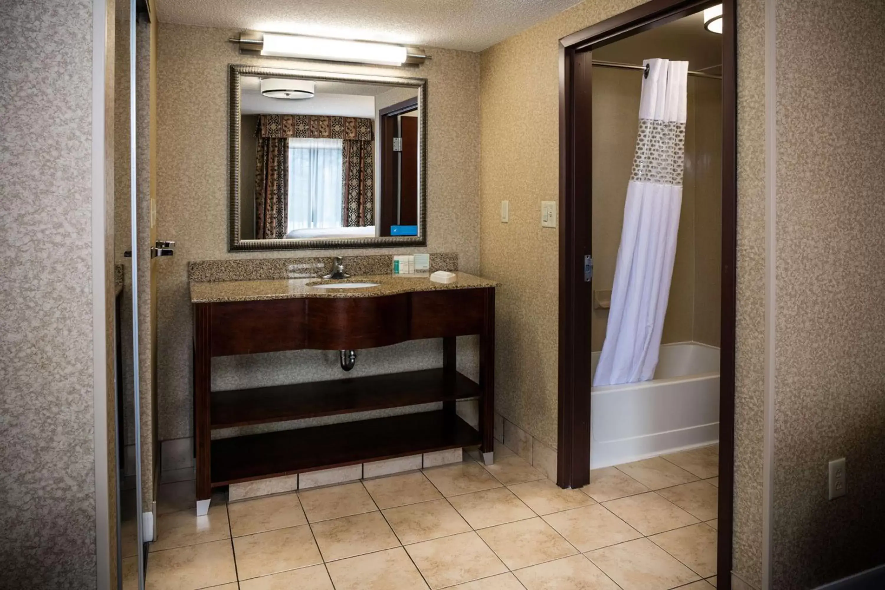 Bathroom in Hampton Inn & Suites Toledo-Perrysburg