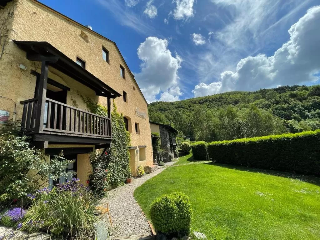 Facade/entrance in Hotel Cruells