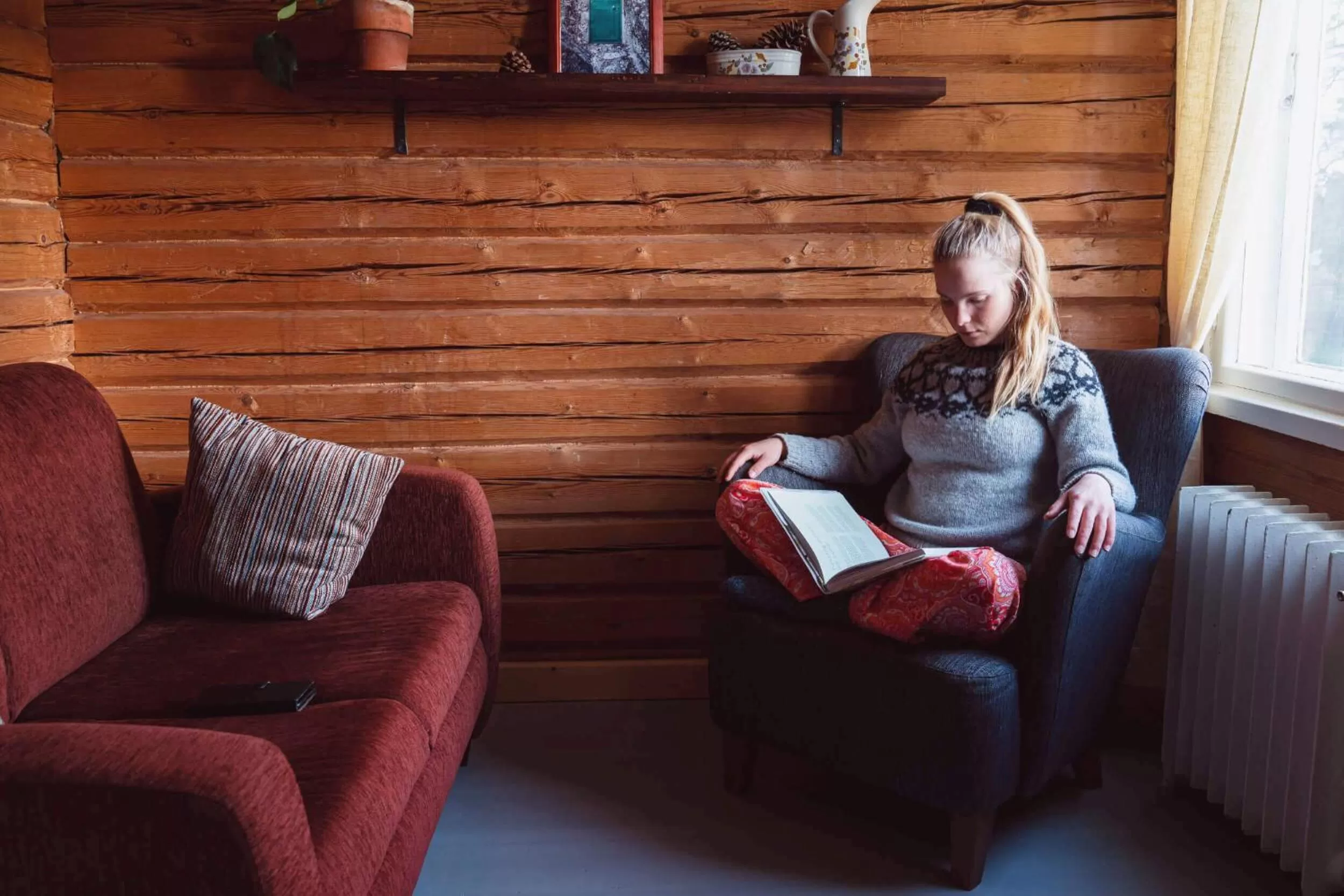 Communal lounge/ TV room in Olo Center by Kolovesi National Park