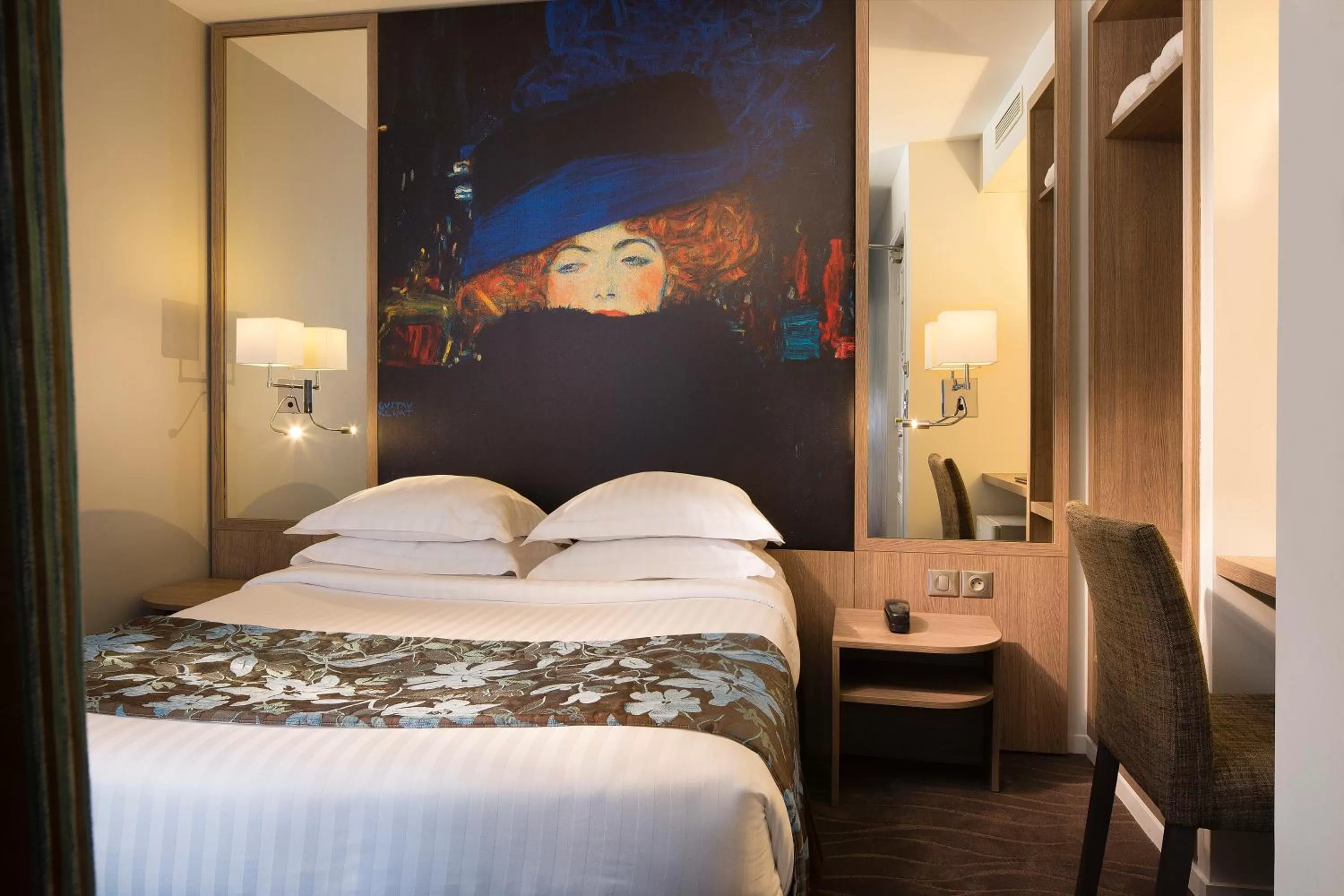 Bedroom, Bed in Turenne Le Marais