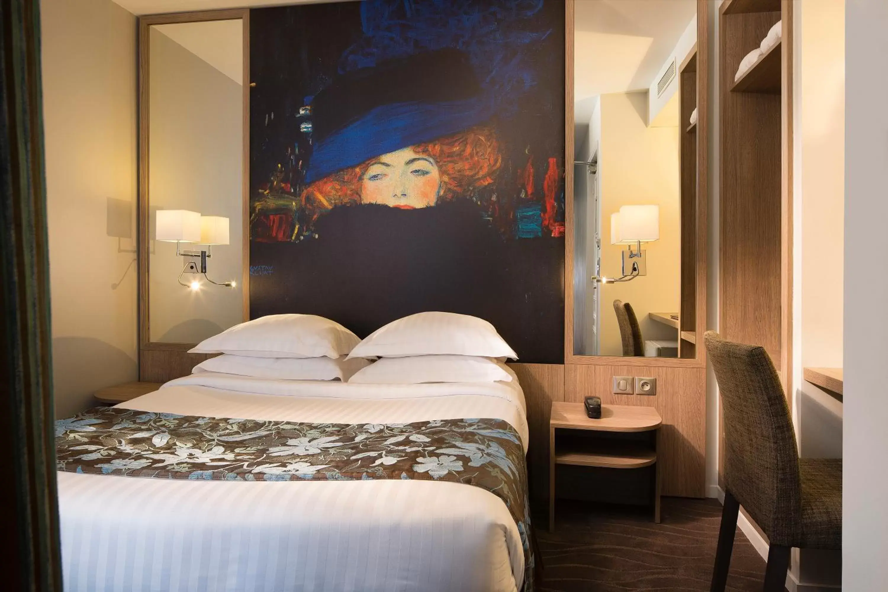 Bedroom, Bed in Turenne Le Marais Bedroom, Bed in Turenne Le Marais