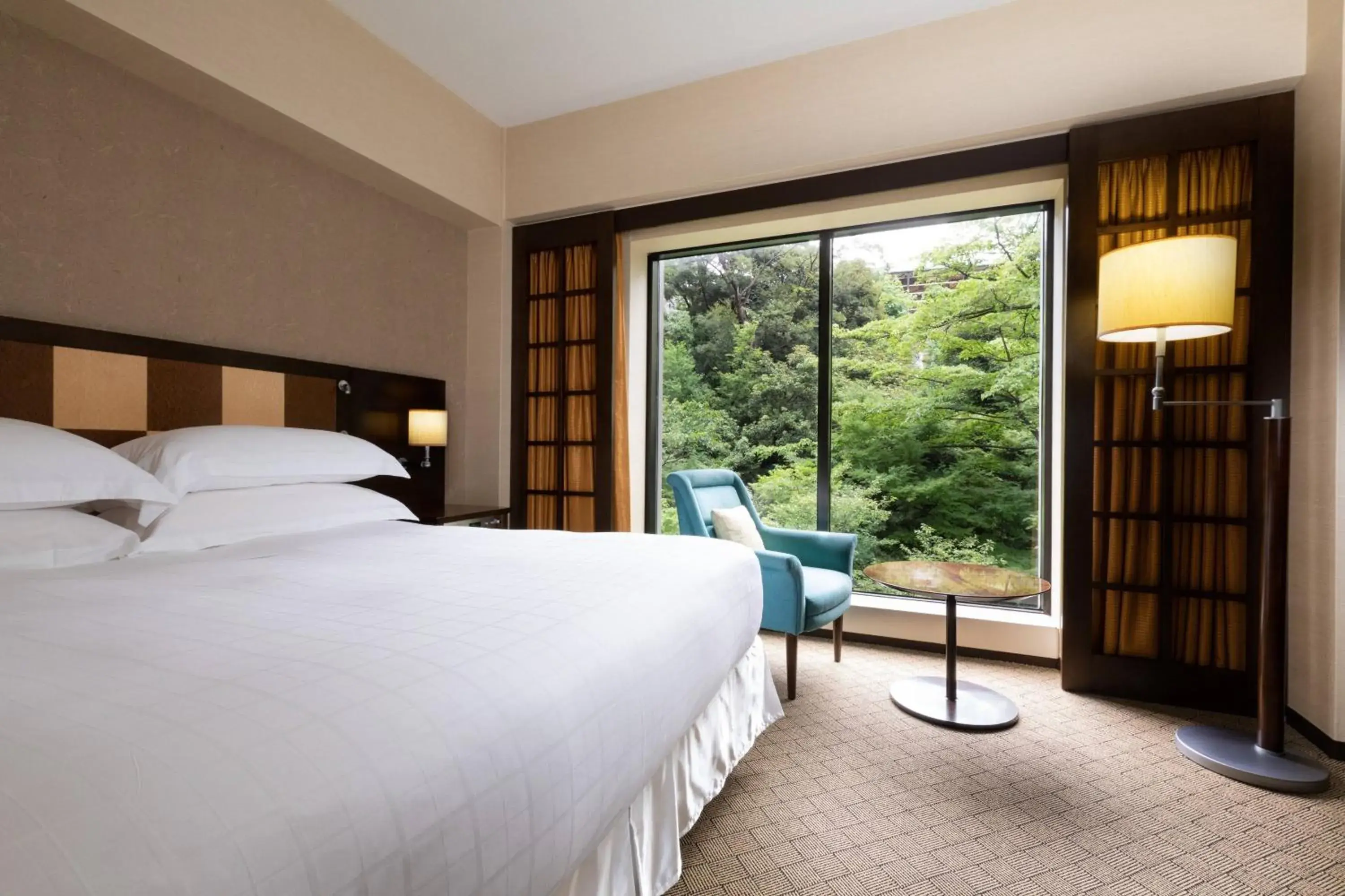Photo of the whole room, Bed in Sheraton Miyako Hotel Tokyo
