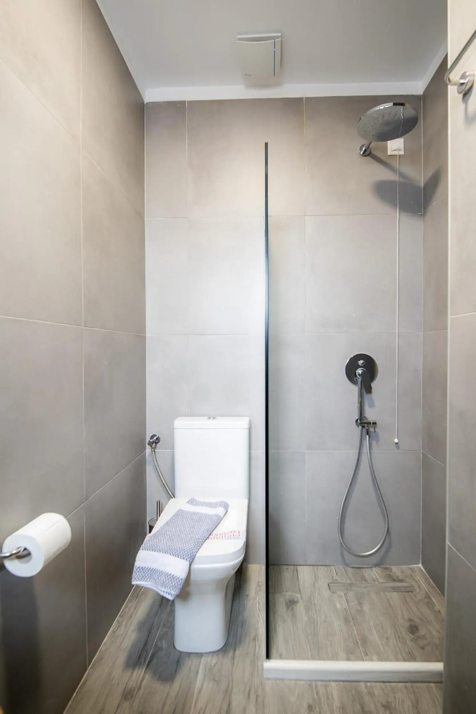 Bathroom in Hotel Philippos