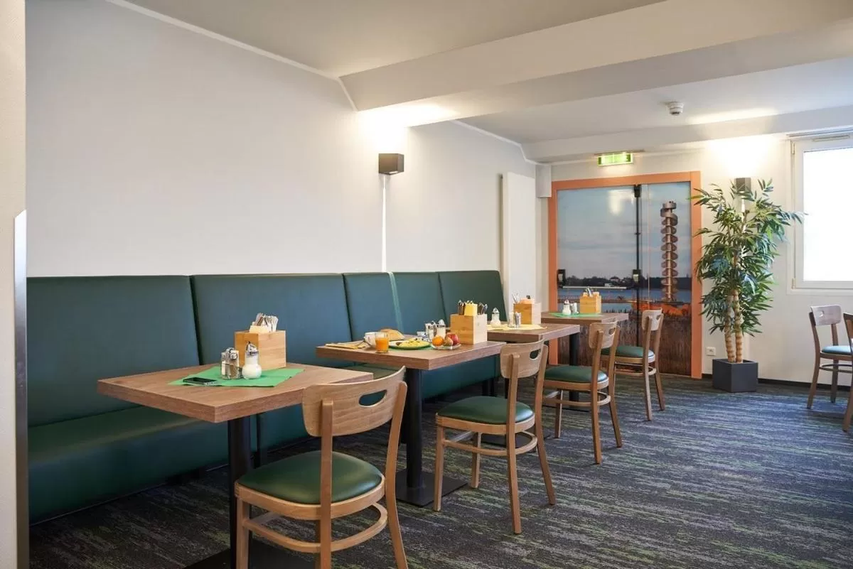 Restaurant/Places to Eat in Hotel Anhalt