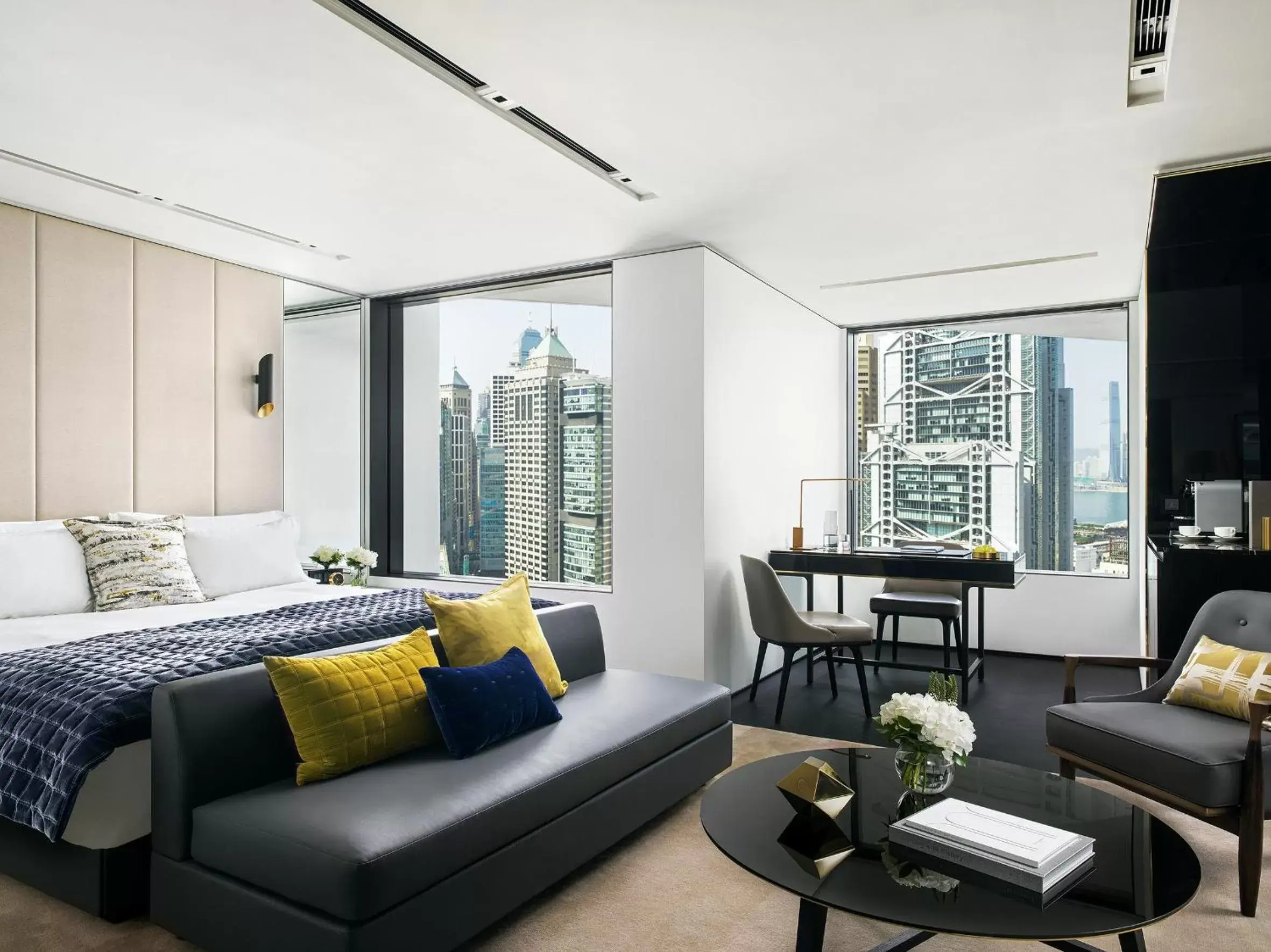 Bedroom, Seating Area in The Murray, Hong Kong, a Niccolo Hotel