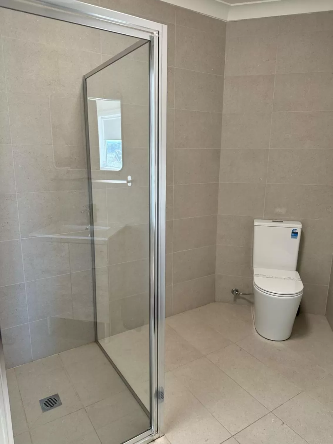 Shower in Surf Beach Motel Newcastle