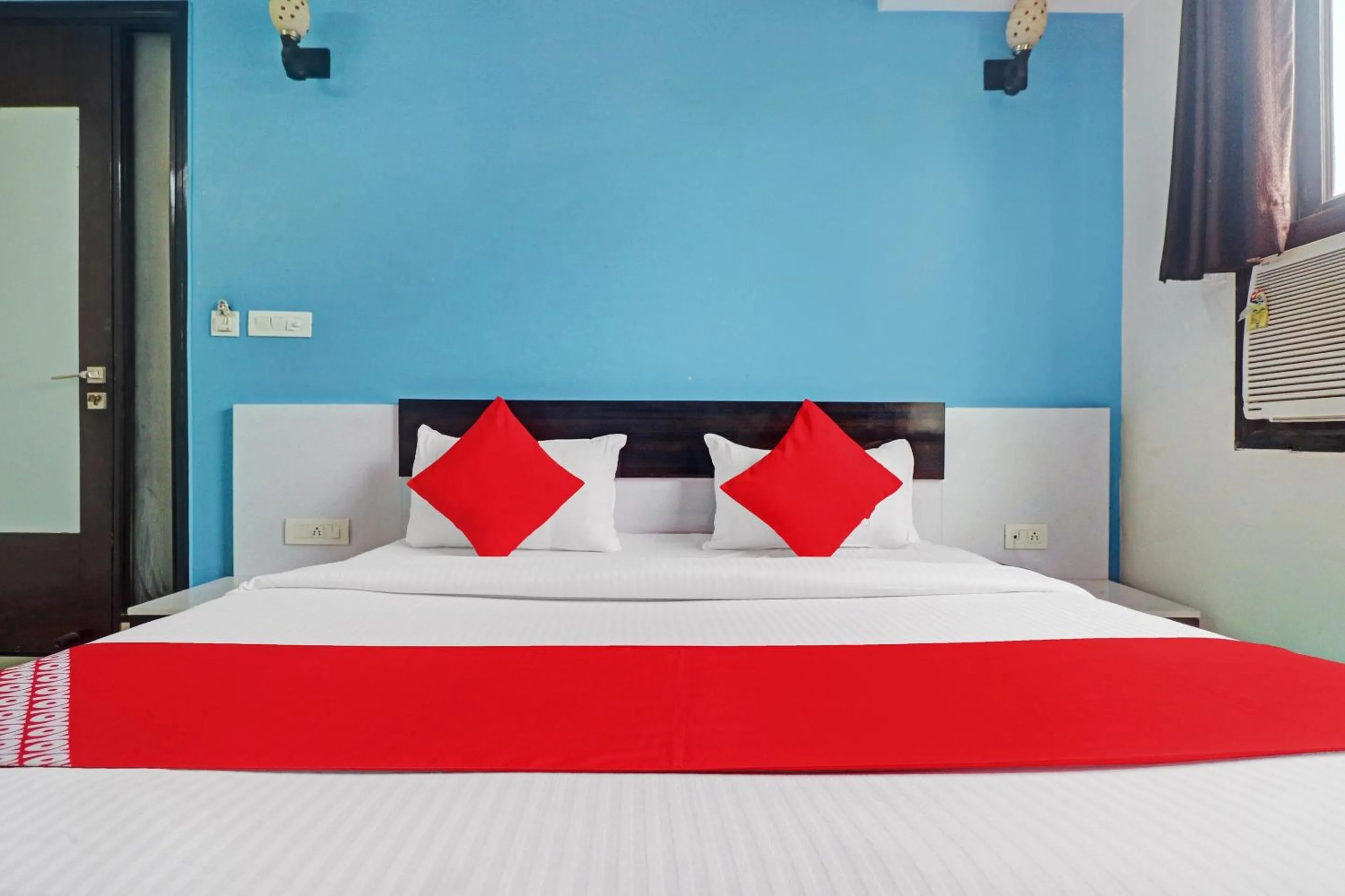 Bedroom, Bed in OYO 12675 Hotel Star Inn