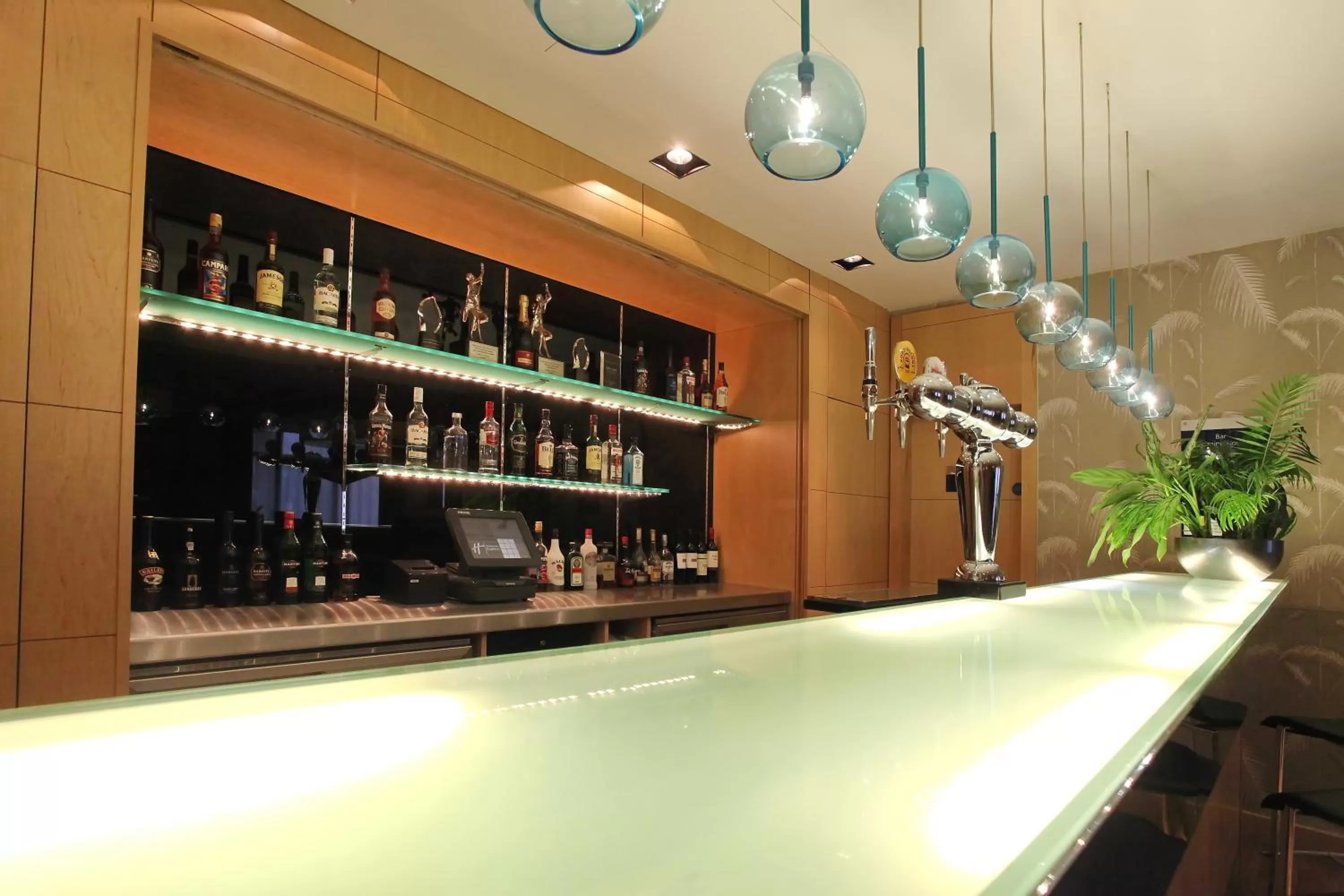 Lounge or bar in Holiday Inn Express Birmingham Redditch by IHG