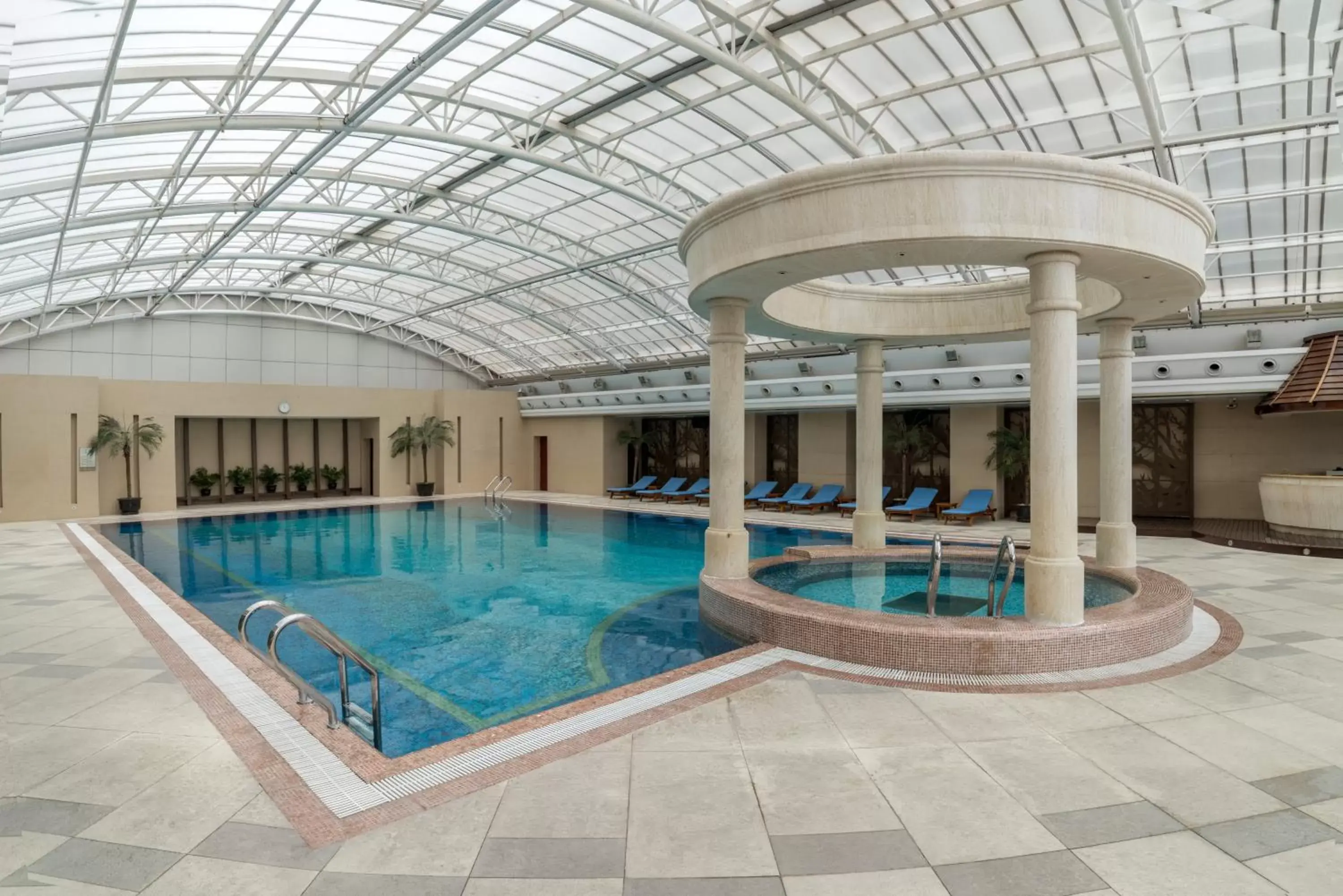 Spa and wellness centre/facilities, Swimming Pool in Radisson Blu Hotel Shanghai New World