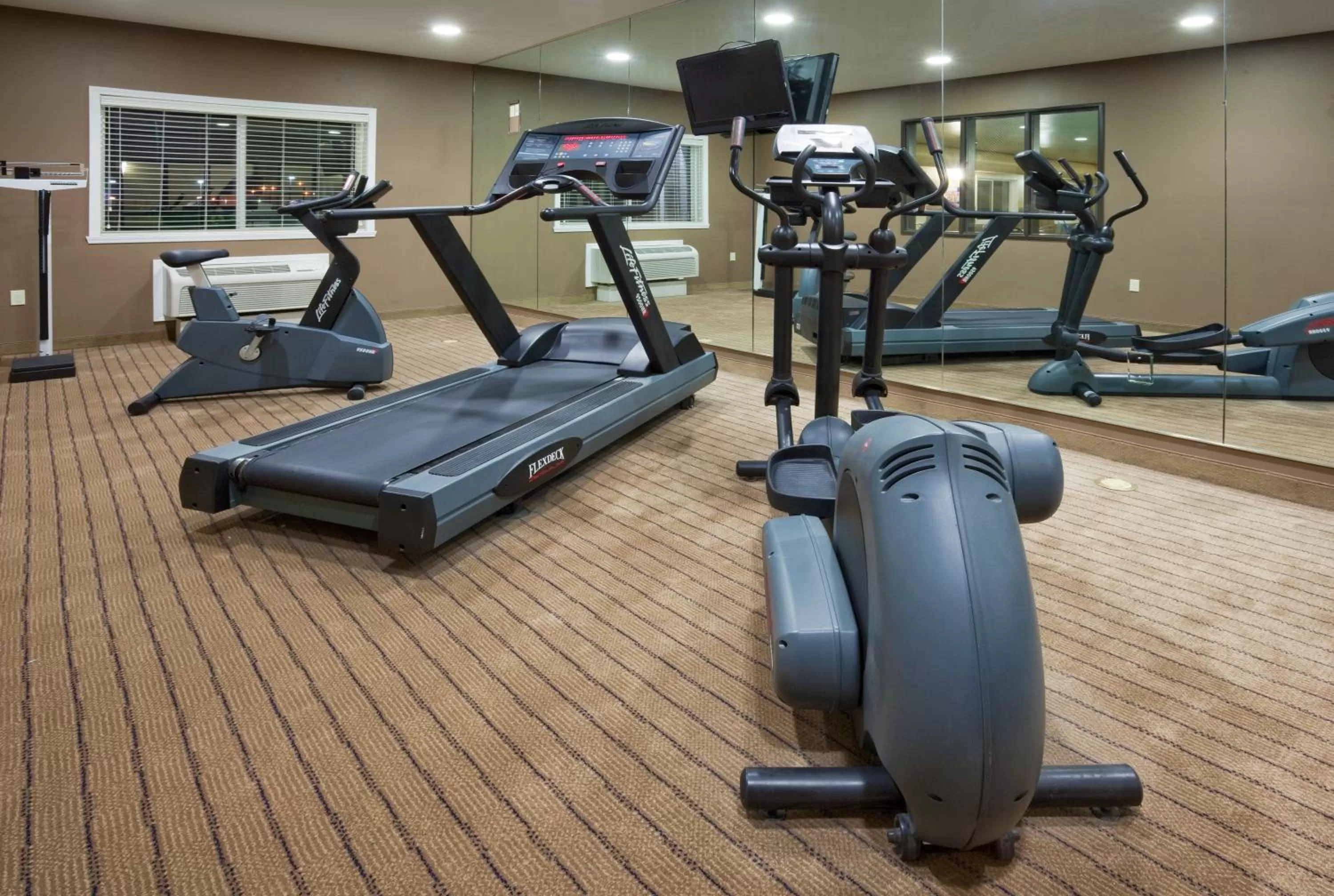 Fitness centre/facilities in Holiday Inn Express Devils Lake by IHG