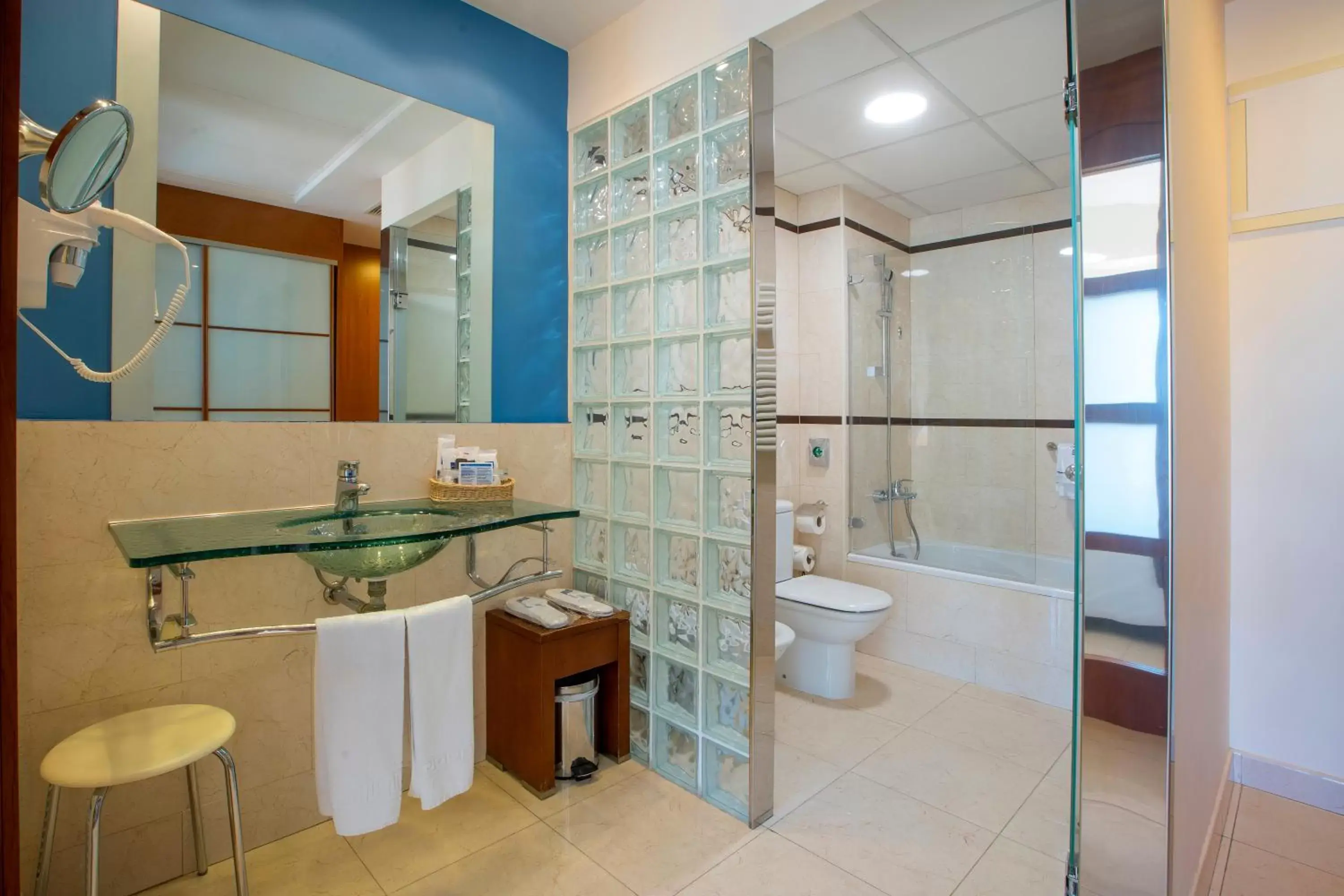Bathroom in Hotel Miami Mar