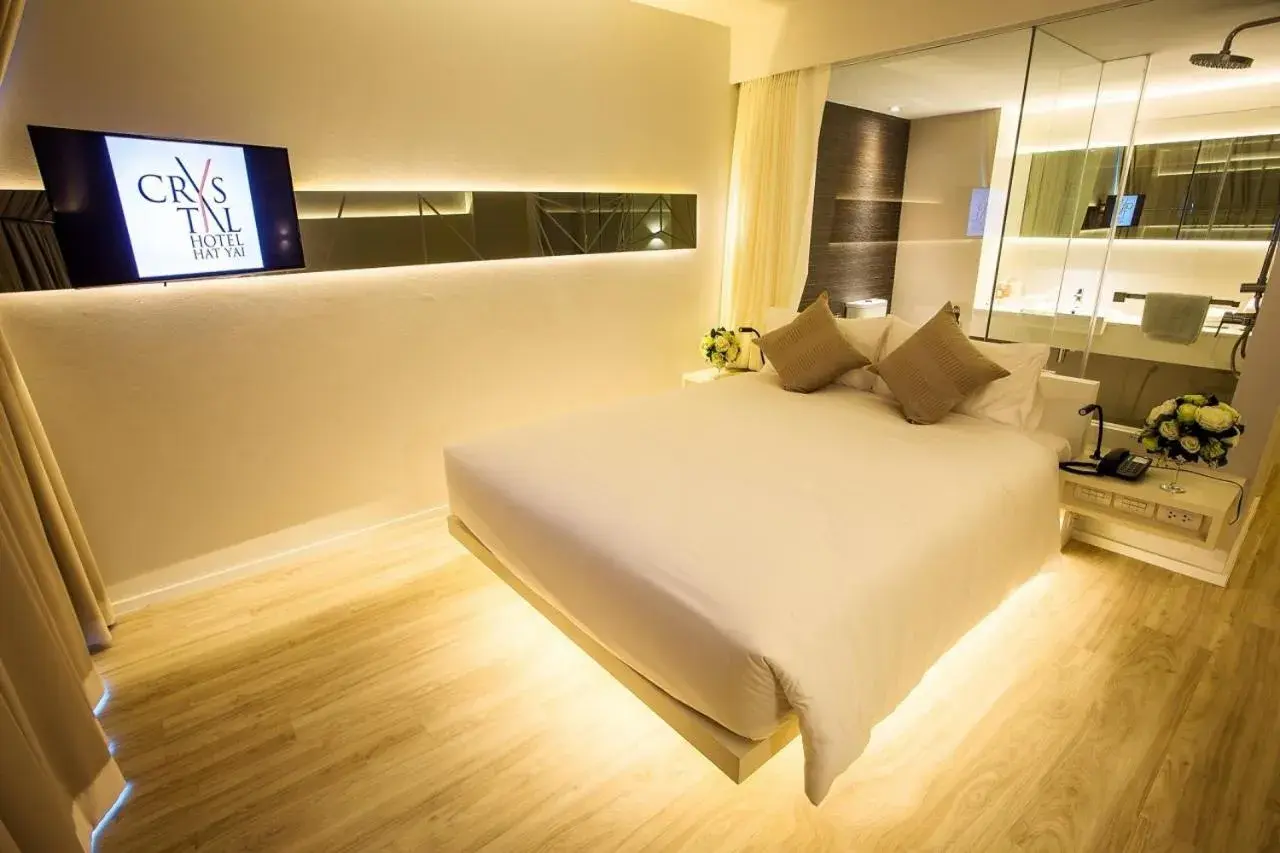 Photo of the whole room, Bed in Crystal Hotel Hat Yai (SHA Extra Plus)