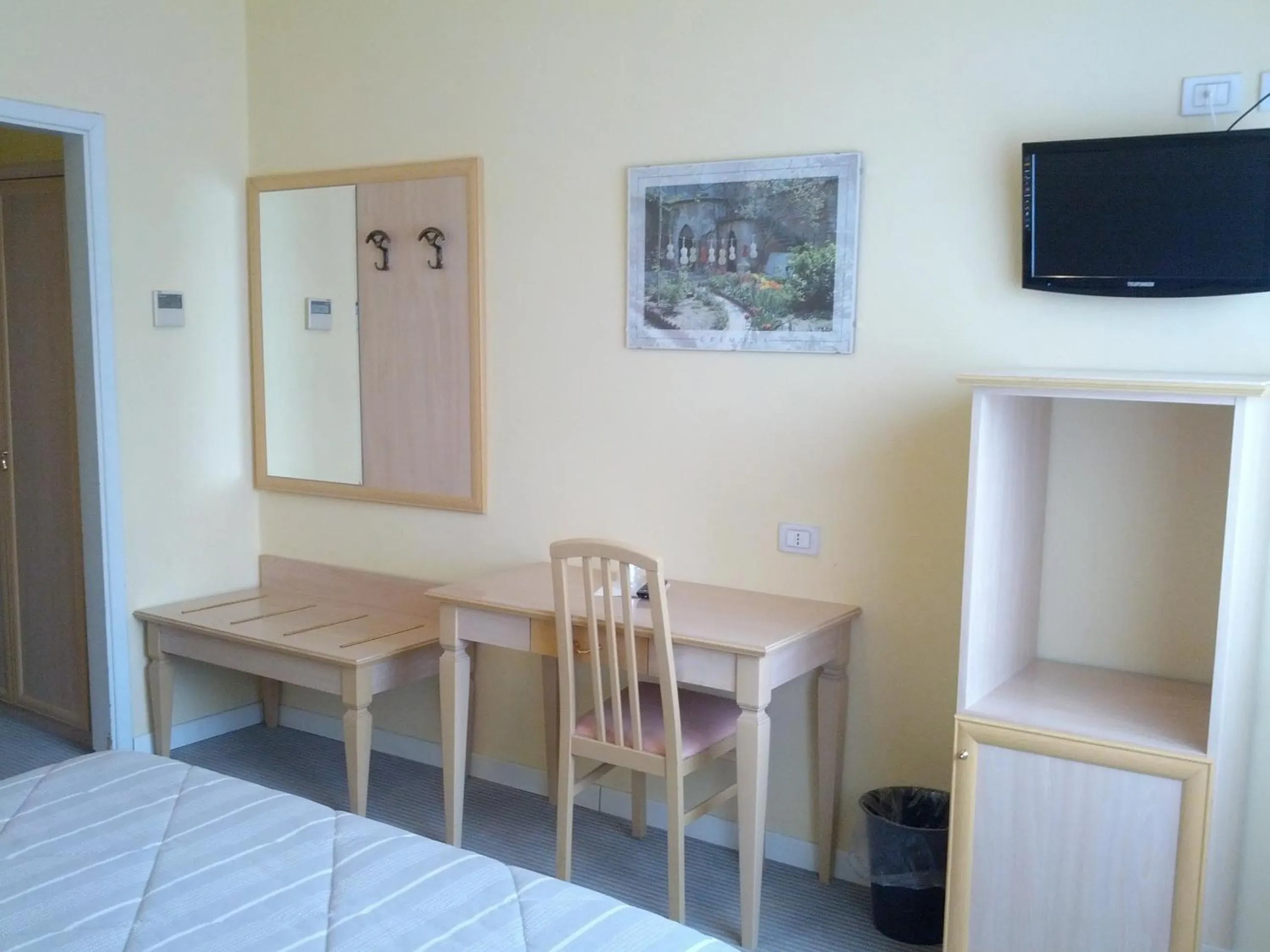 TV and multimedia, Bed in Hotel Cremona Viale