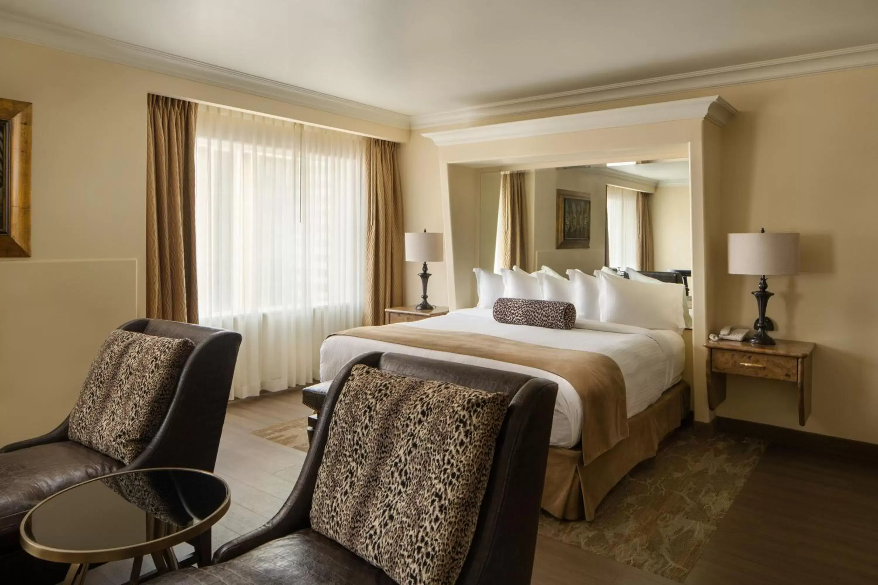 Photo of the whole room, Bed in The Davenport Tower, Autograph Collection Photo of the whole room, Bed in The Davenport Tower, Autograph Collection