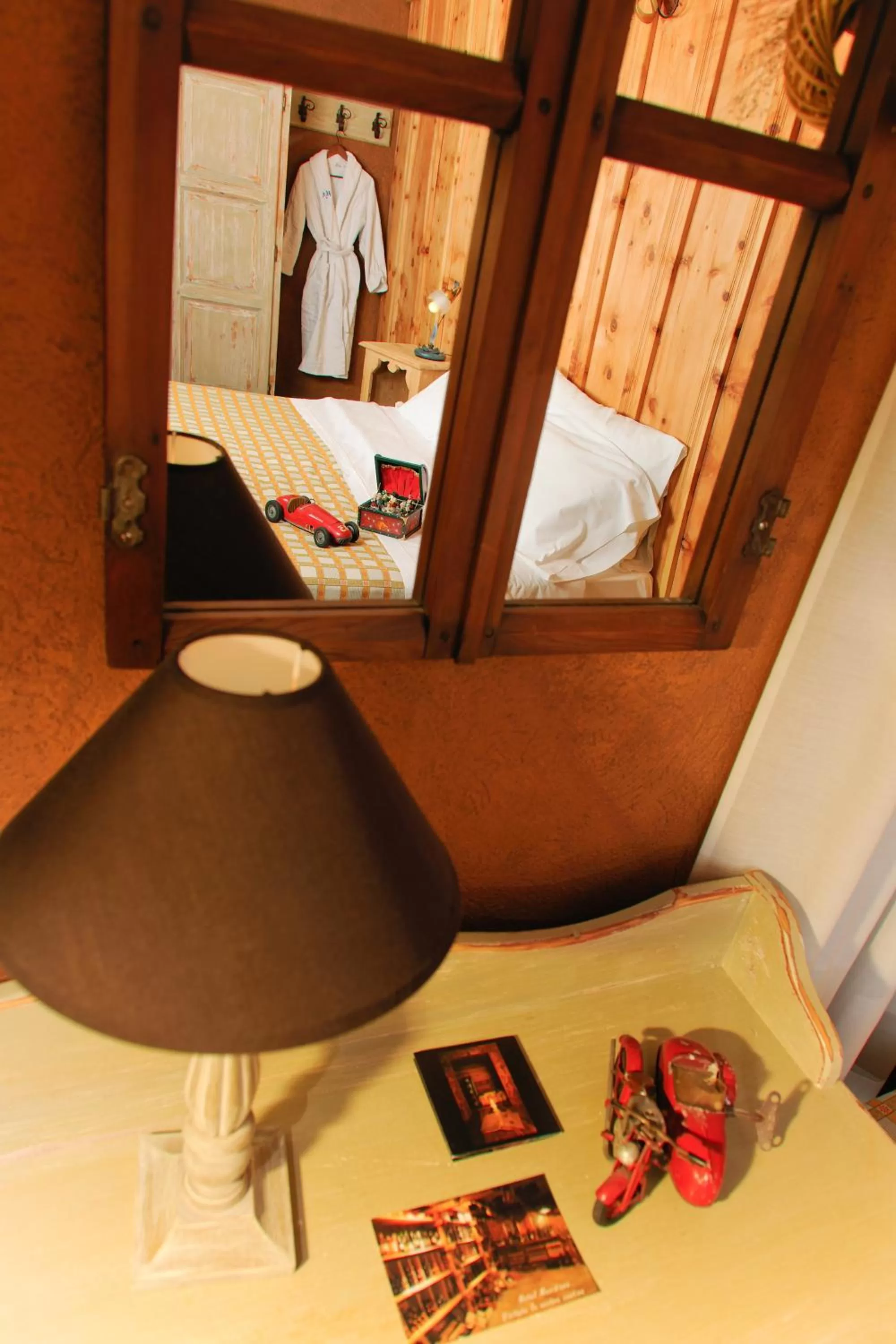 Decorative detail, Bed in Hotel Chalet La Meridiana