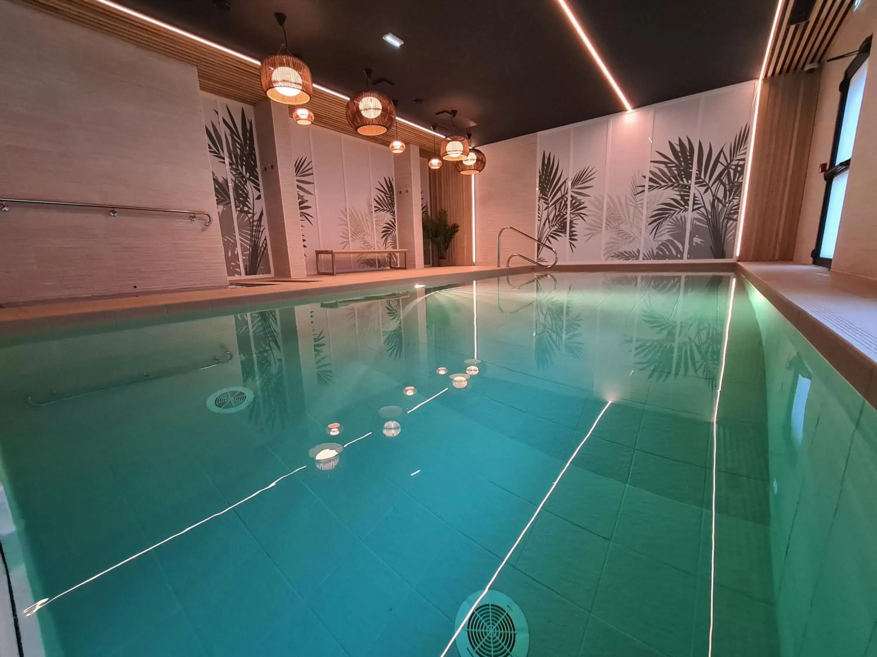 Swimming Pool in PADJA Hôtel & Spa Vannes