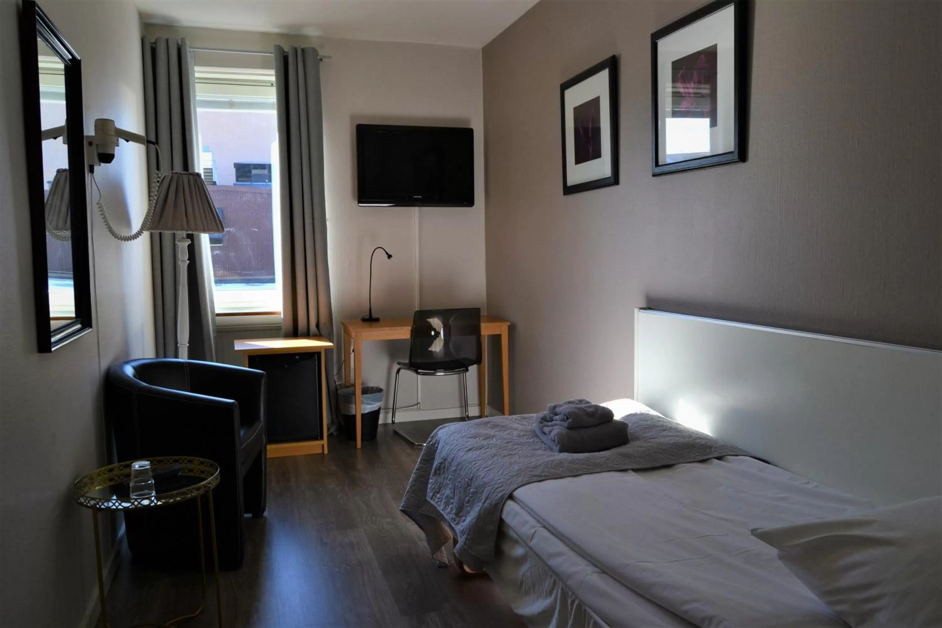 Bed in Solsta Hotell