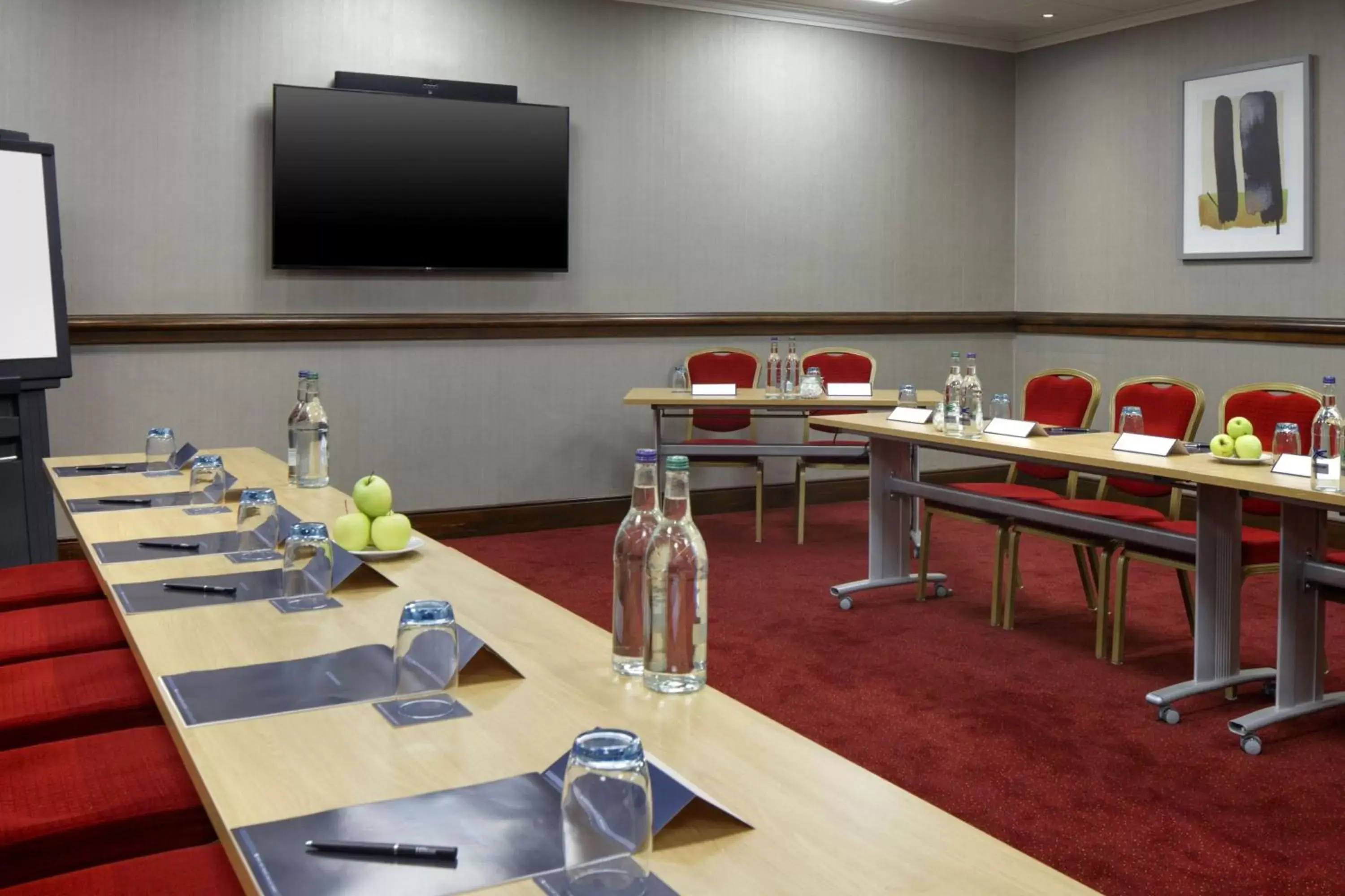 Meeting/conference room, Restaurant/Places to Eat in Delta Hotels by Marriott Warwick