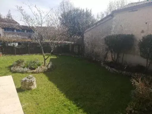 Garden in les bruyeres