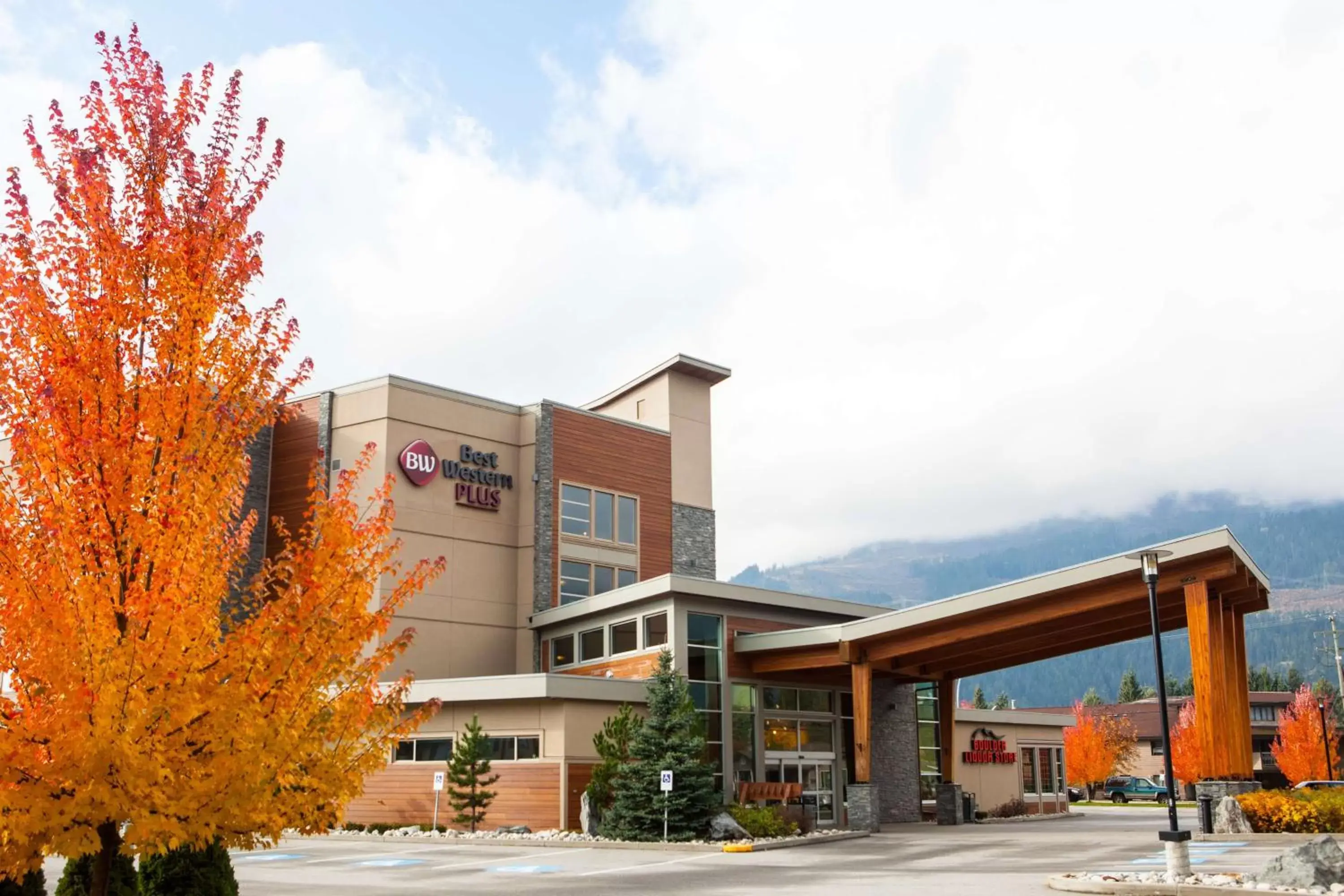 Property Building in Best Western Plus Revelstoke