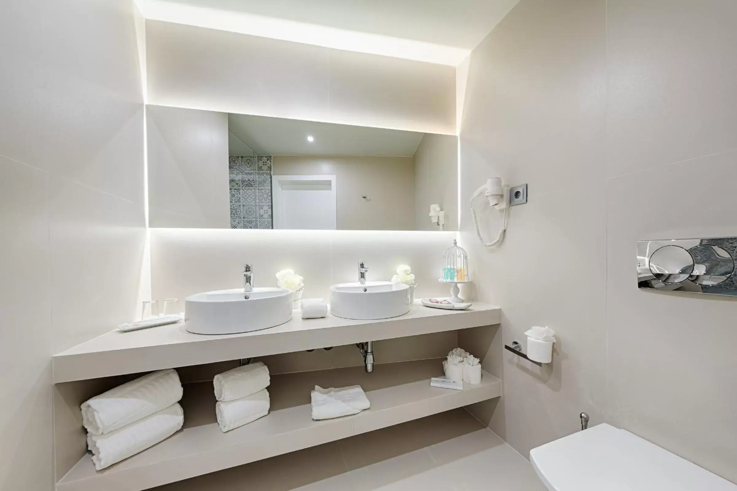 Toilet, Bathroom in Hotel Cristal Porto