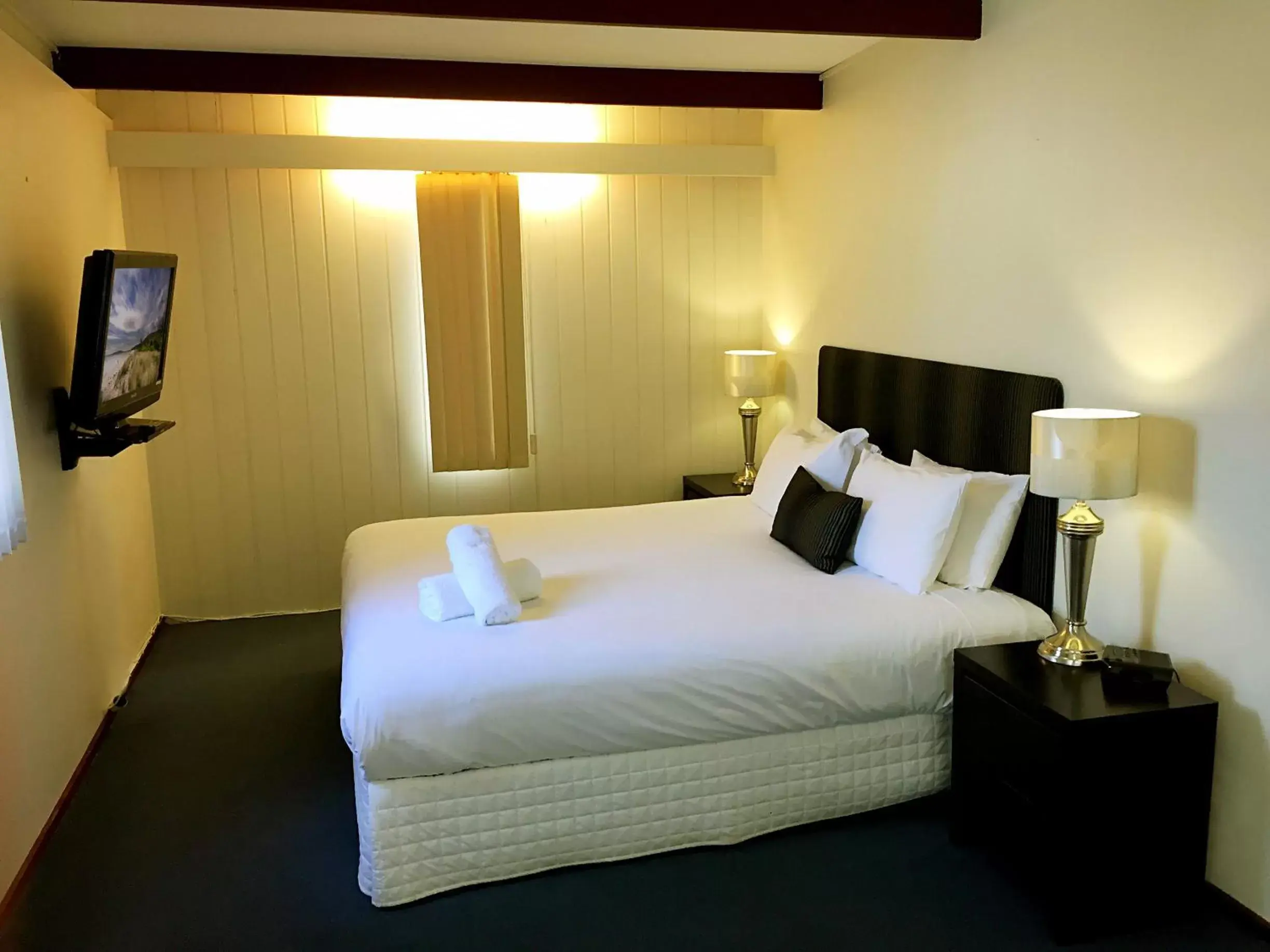 Bedroom, Bed in Admiral Motor Inn