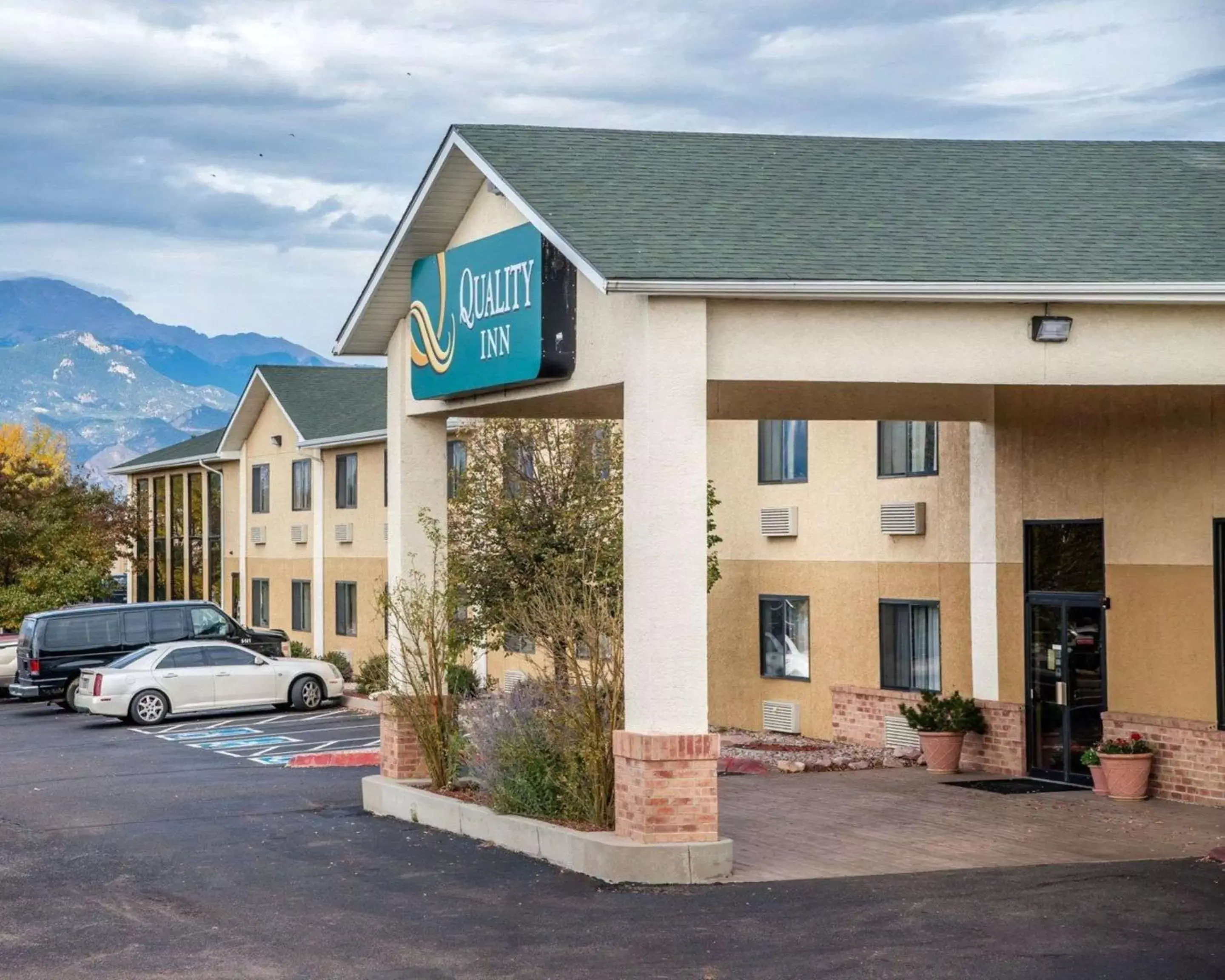Property building in Quality Inn Colorado Springs Airport Property building in Quality Inn Colorado Springs Airport