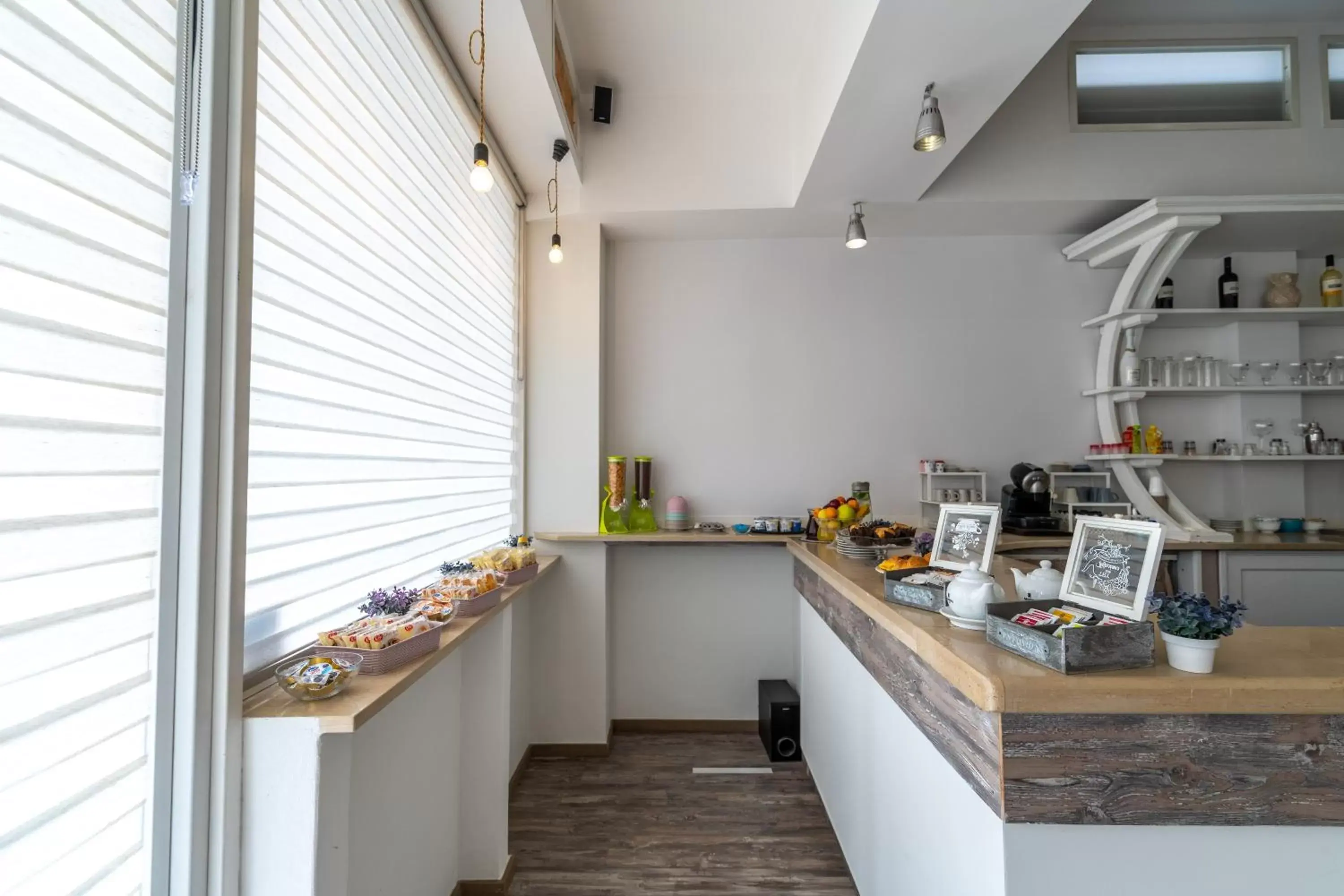 Lounge or bar, Kitchen/Kitchenette in Villa Rocla guest house Pompei