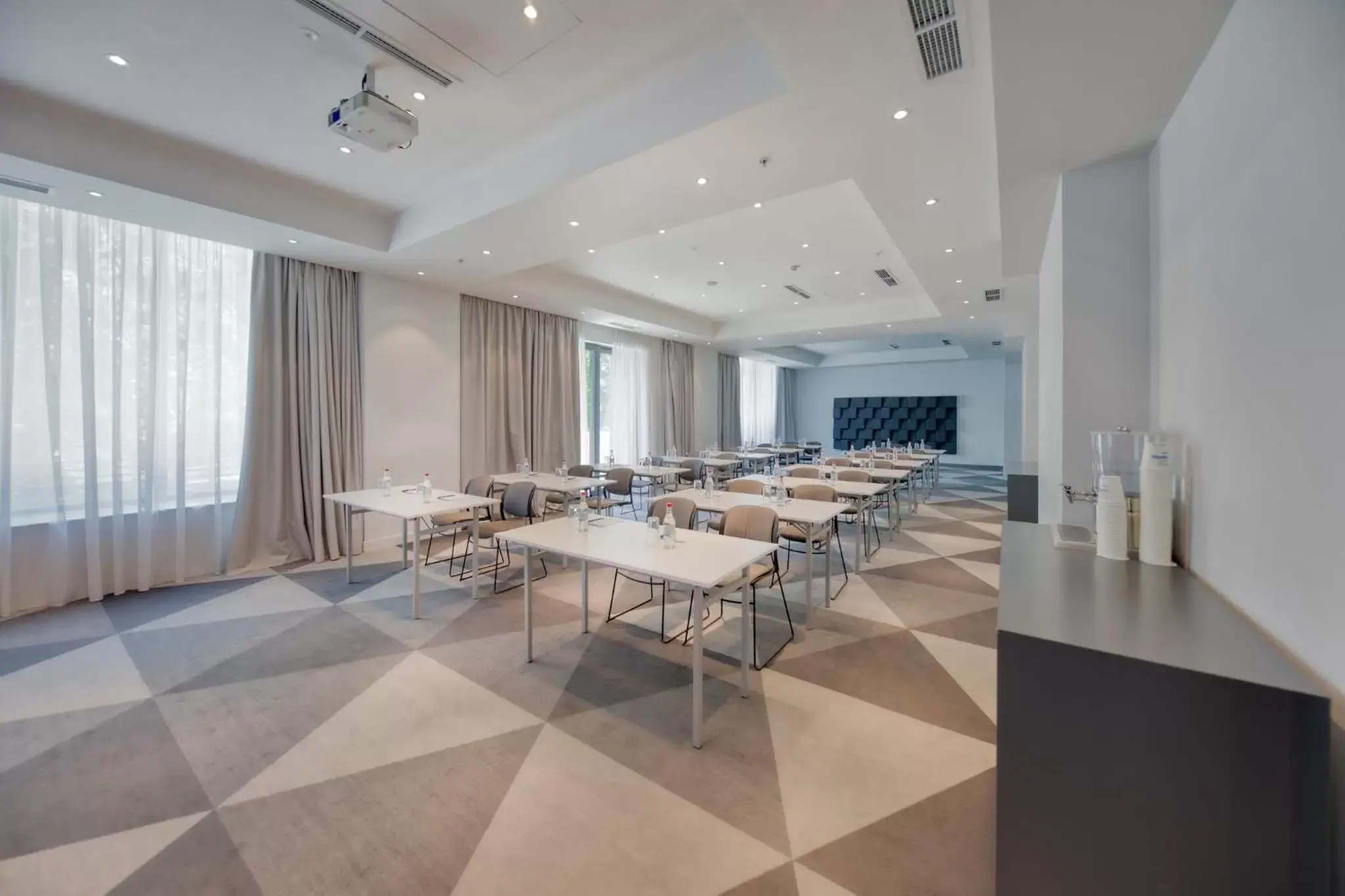 Meeting/conference room in Holiday Inn Express - Yerevan, an IHG Hotel