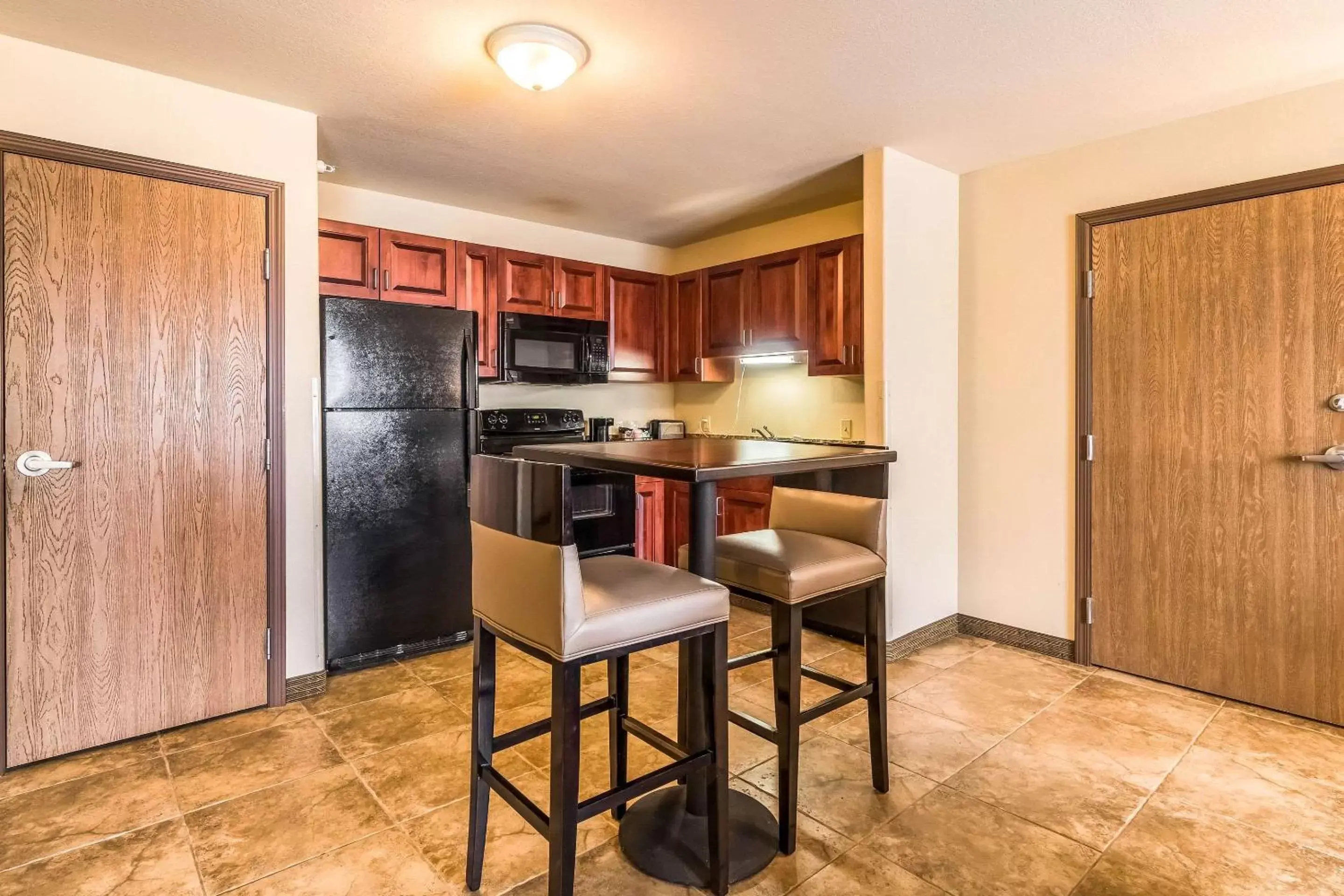 Photo of the whole room, Kitchen/Kitchenette in Comfort Inn and Suites Rifle
