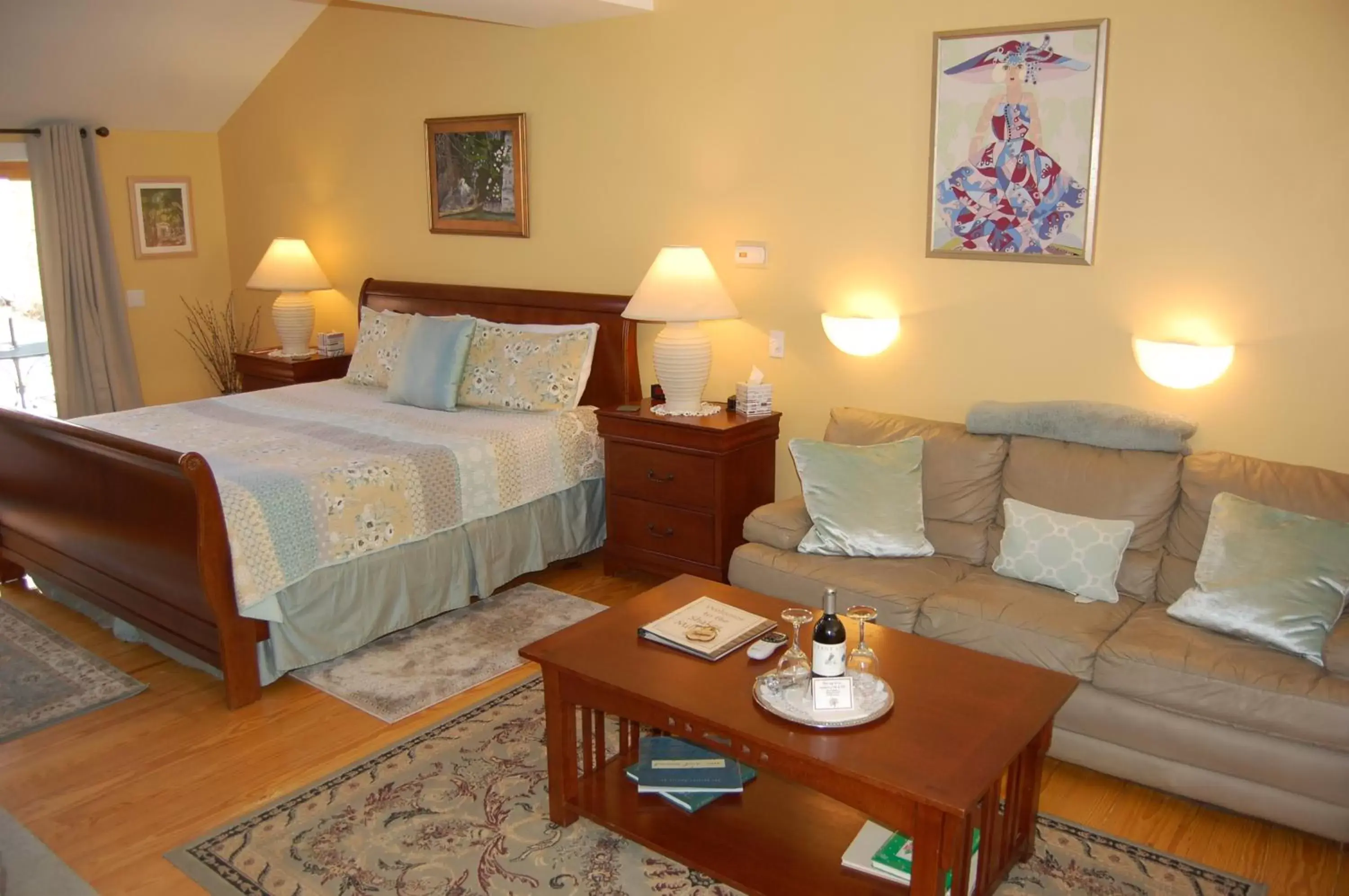 Bedroom, Bed in Shaker Mill Inn