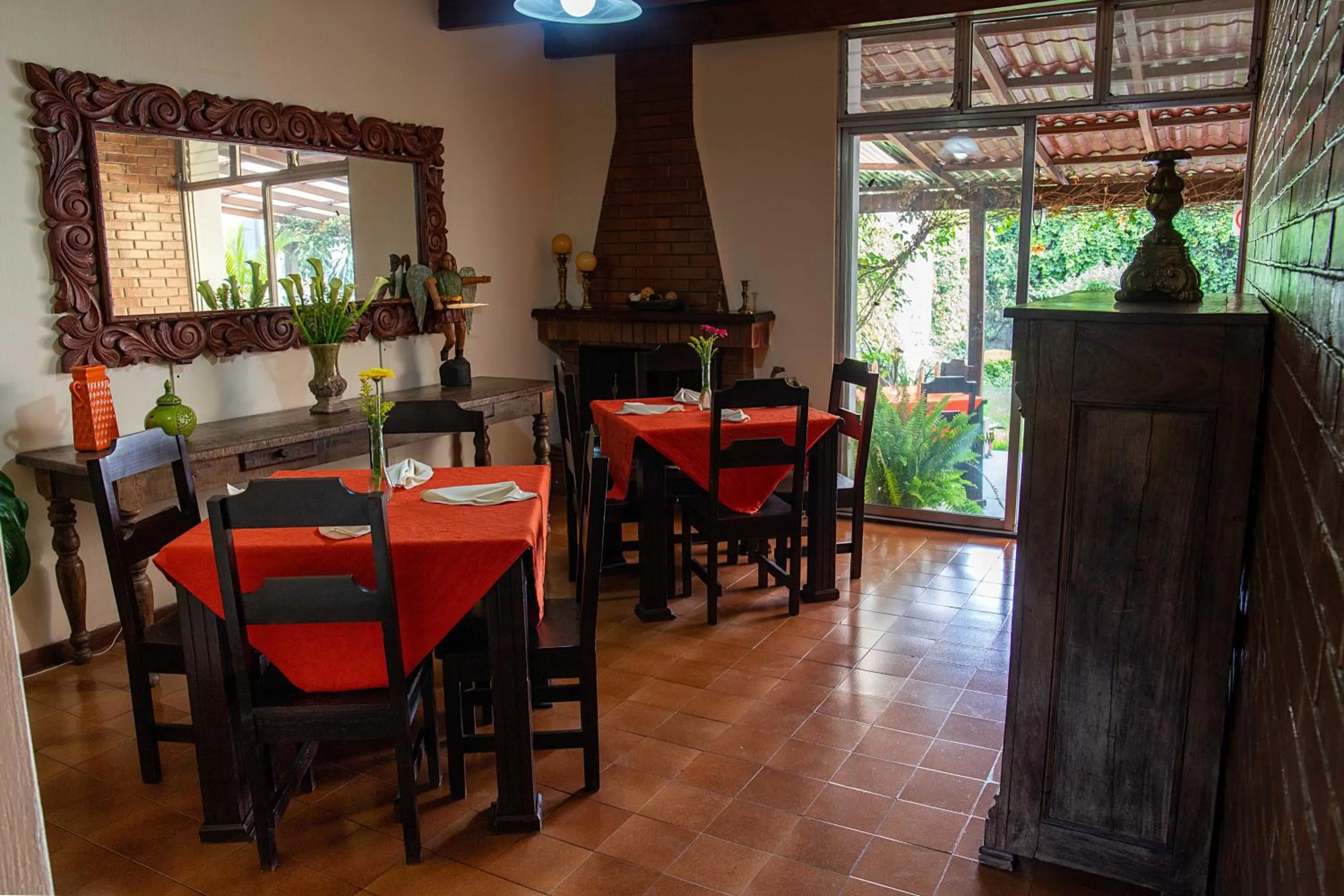 Restaurant/places to eat in Hostal Donde Regina