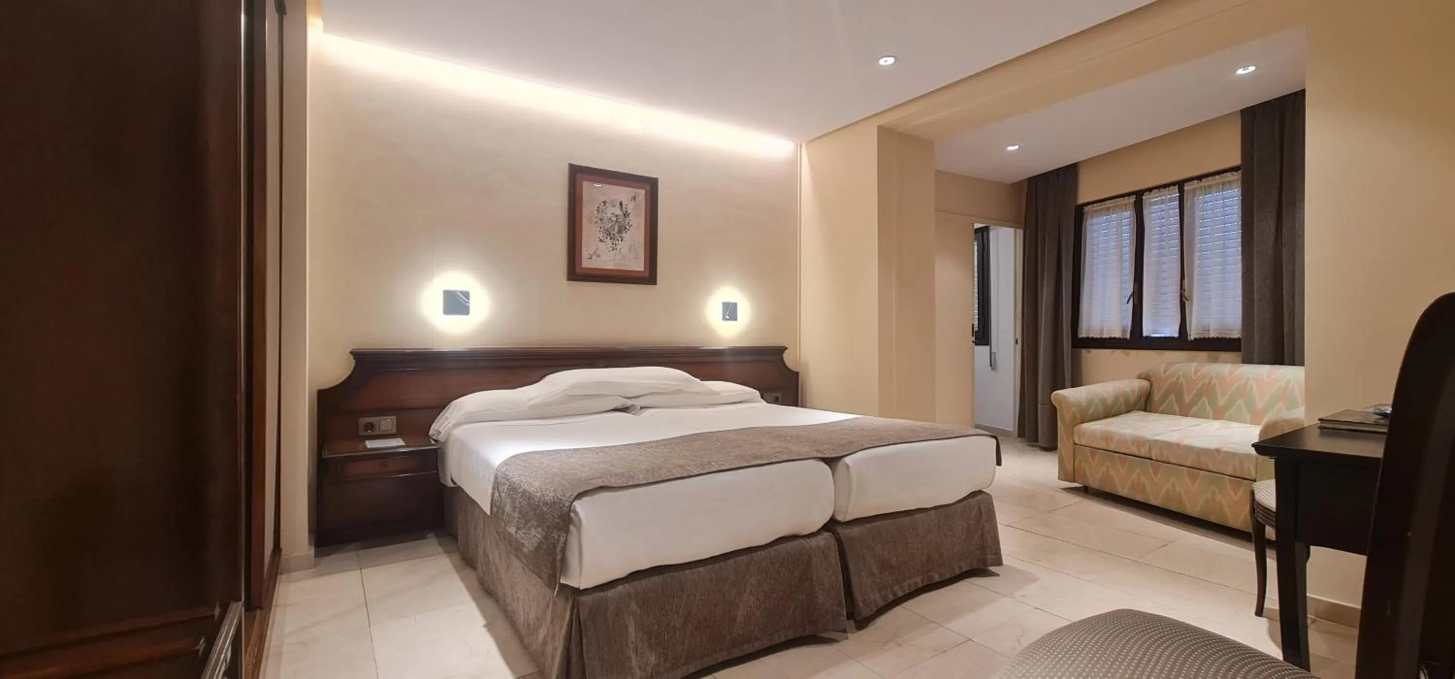 Photo of the whole room, Bed in Gran Hotel Paraiso