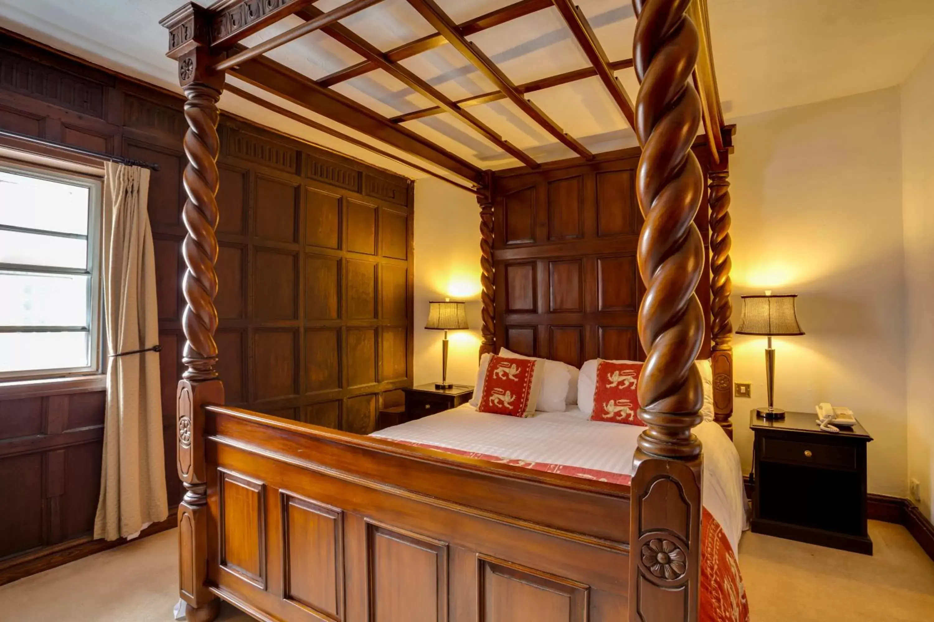 Bed in The Saracens Head Hotel