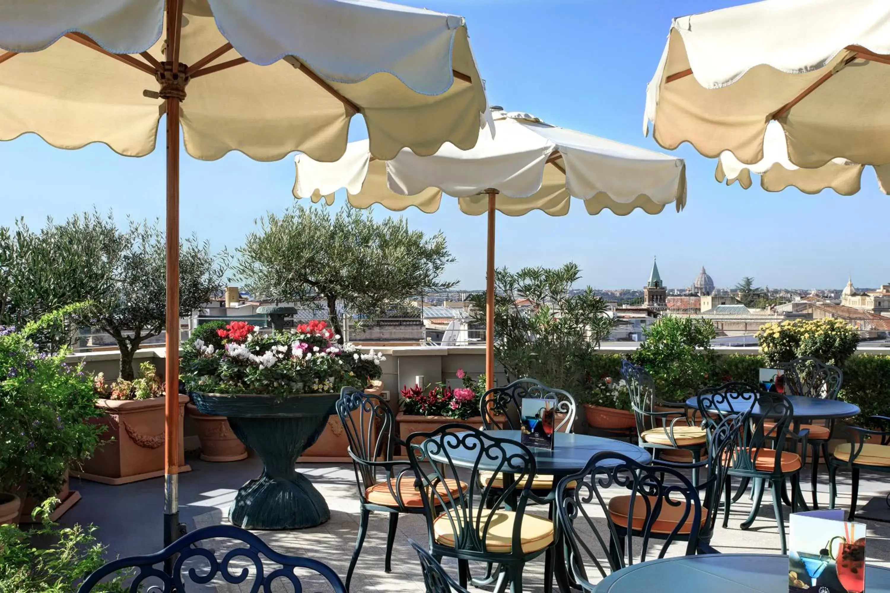 Lounge or bar, Restaurant/Places to Eat in Marcella Royal Hotel - Rooftop Garden