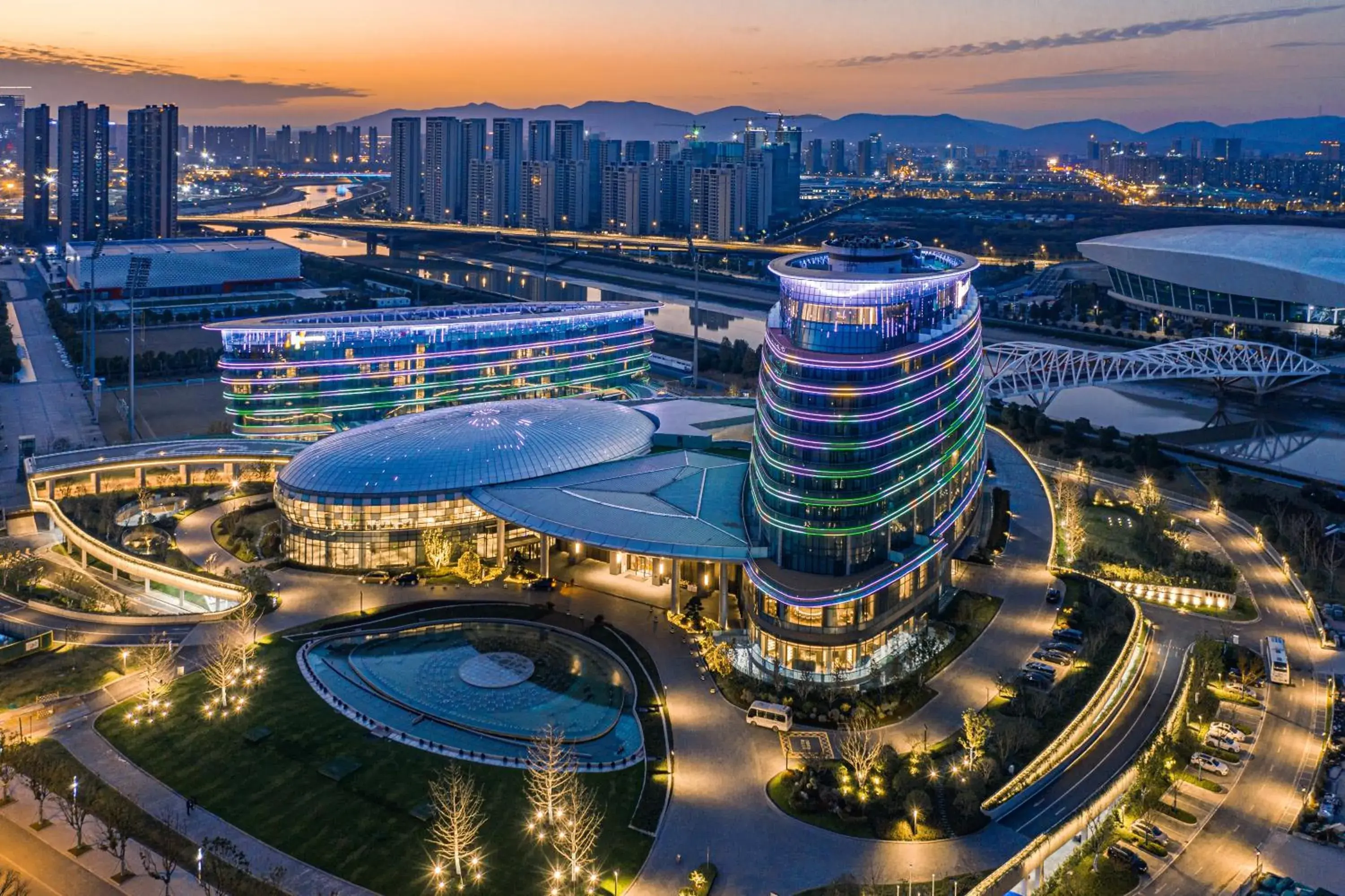 Property building in HUALUXE Nanjing Yangtze River, an IHG Hotel