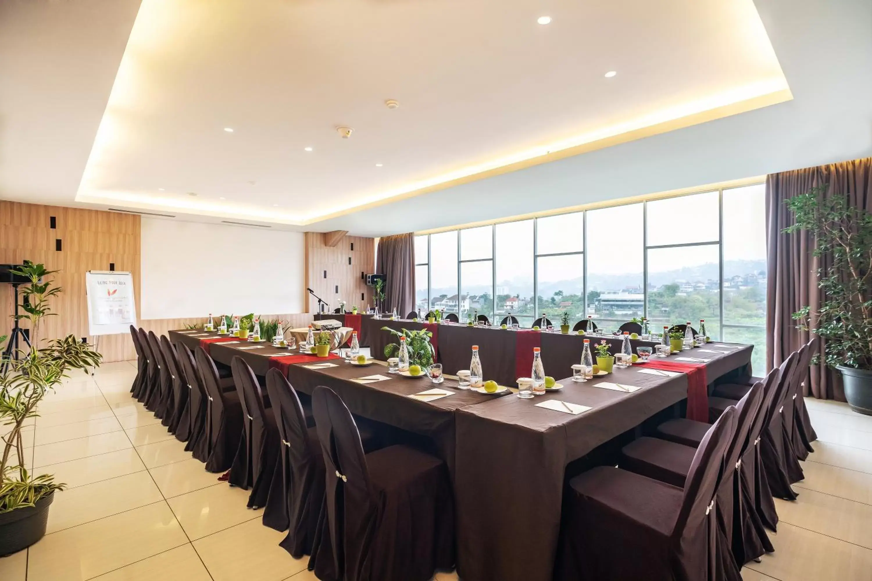 Restaurant/Places to Eat in Clove Hotel Bandung