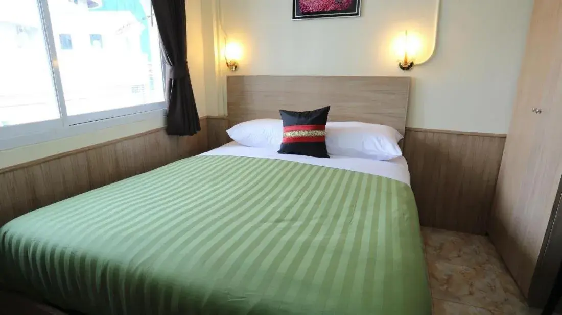 Bed in Sukhumvit 20 Guest House