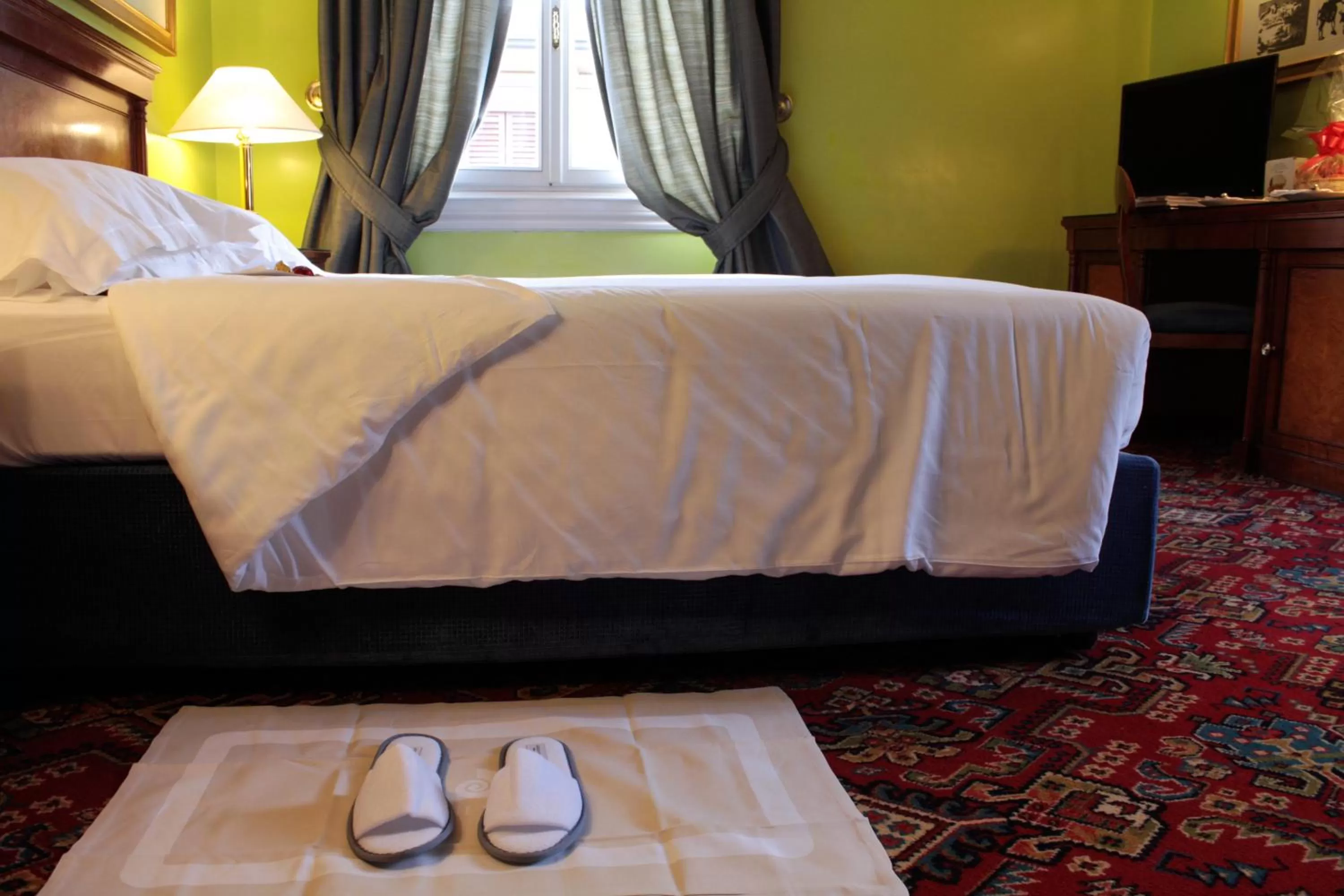 Night, Bed in Hotel Albani Firenze