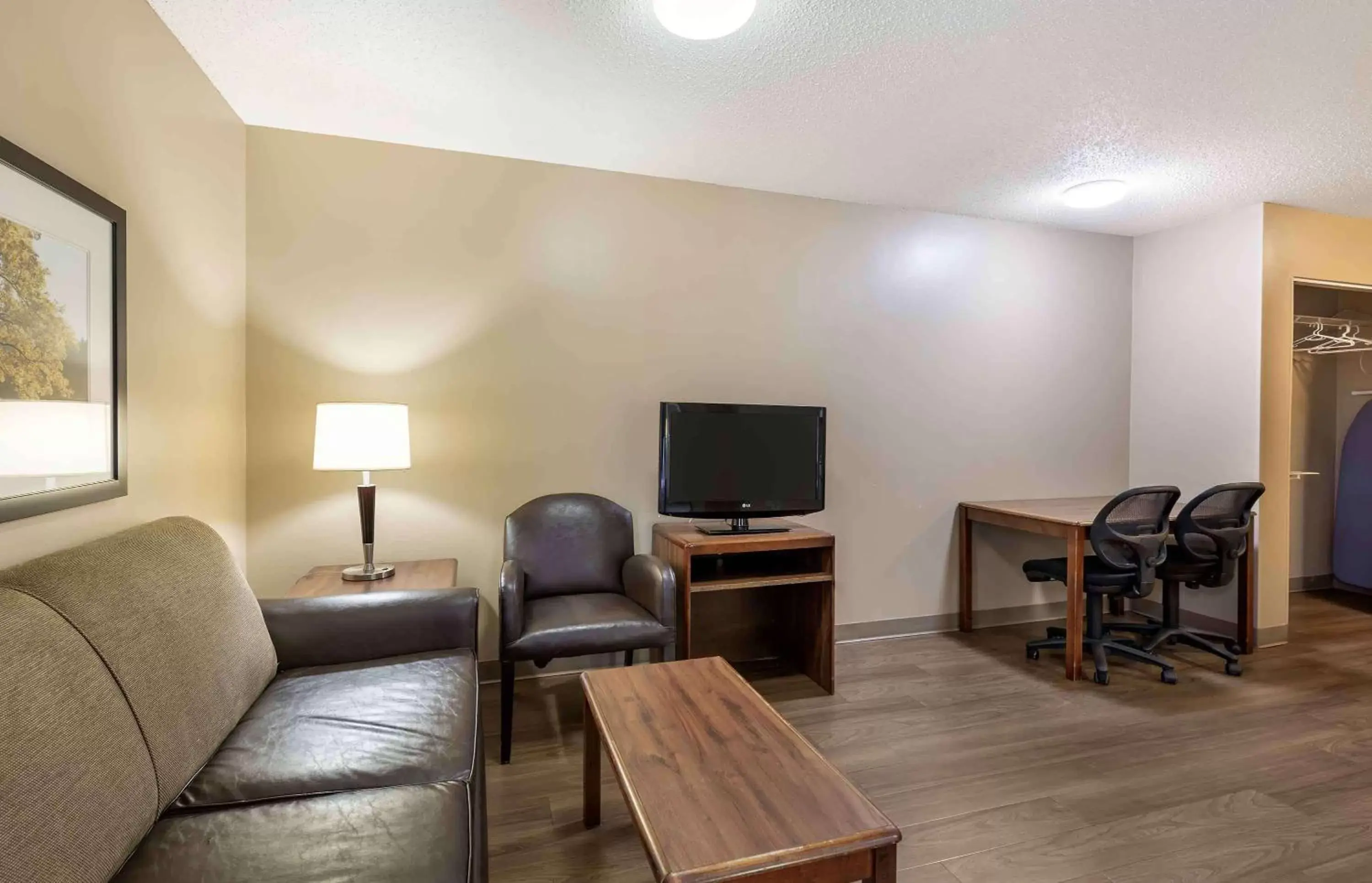 Bedroom, Seating Area in Extended Stay America Suites - Cleveland - Great Northern Mall