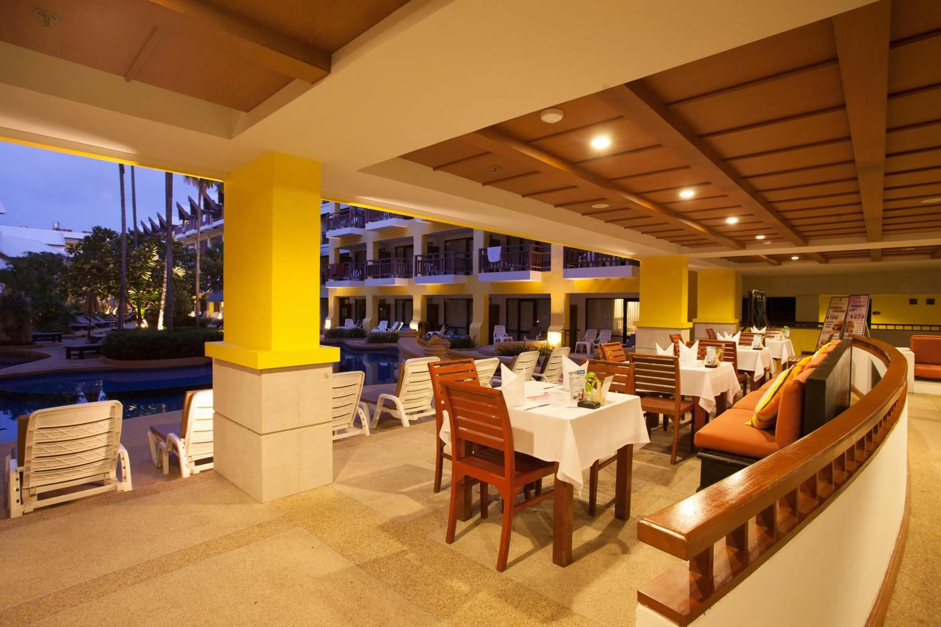 Restaurant/places to eat in Woraburi Phuket Resort & Spa - SHA Plus