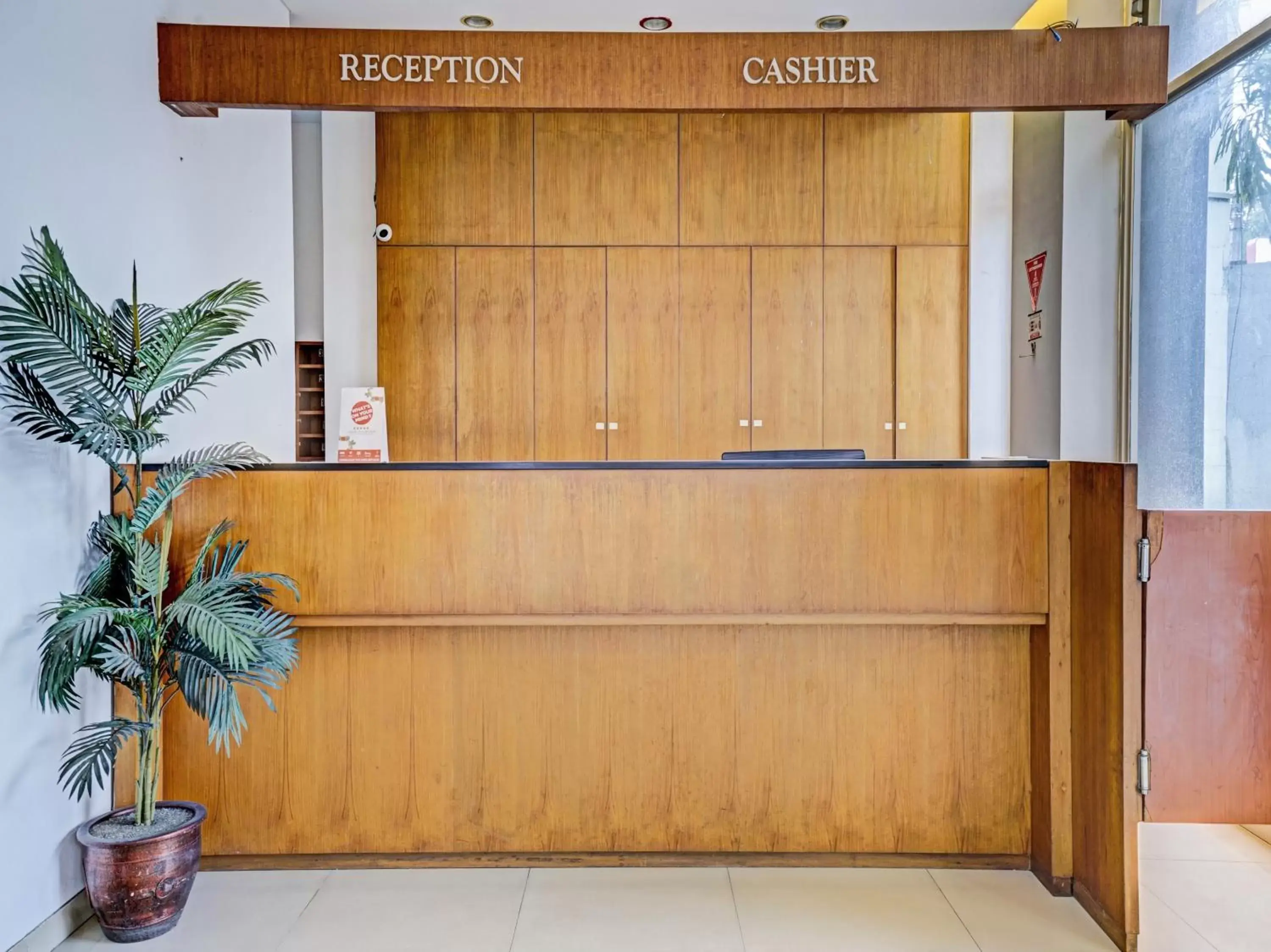 Lobby or reception in Flagship 90501 Hotel Montameri